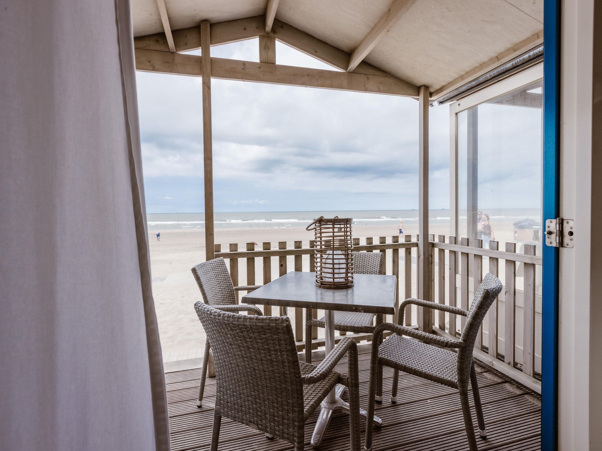 Het terras van Resort Beach Houses Wijk aan Zee 1 in Wijk aan Zee