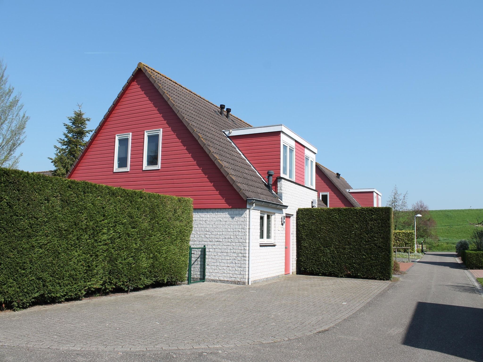 De buitenkant van Villapark De Oesterbaai 21 in Wemeldinge