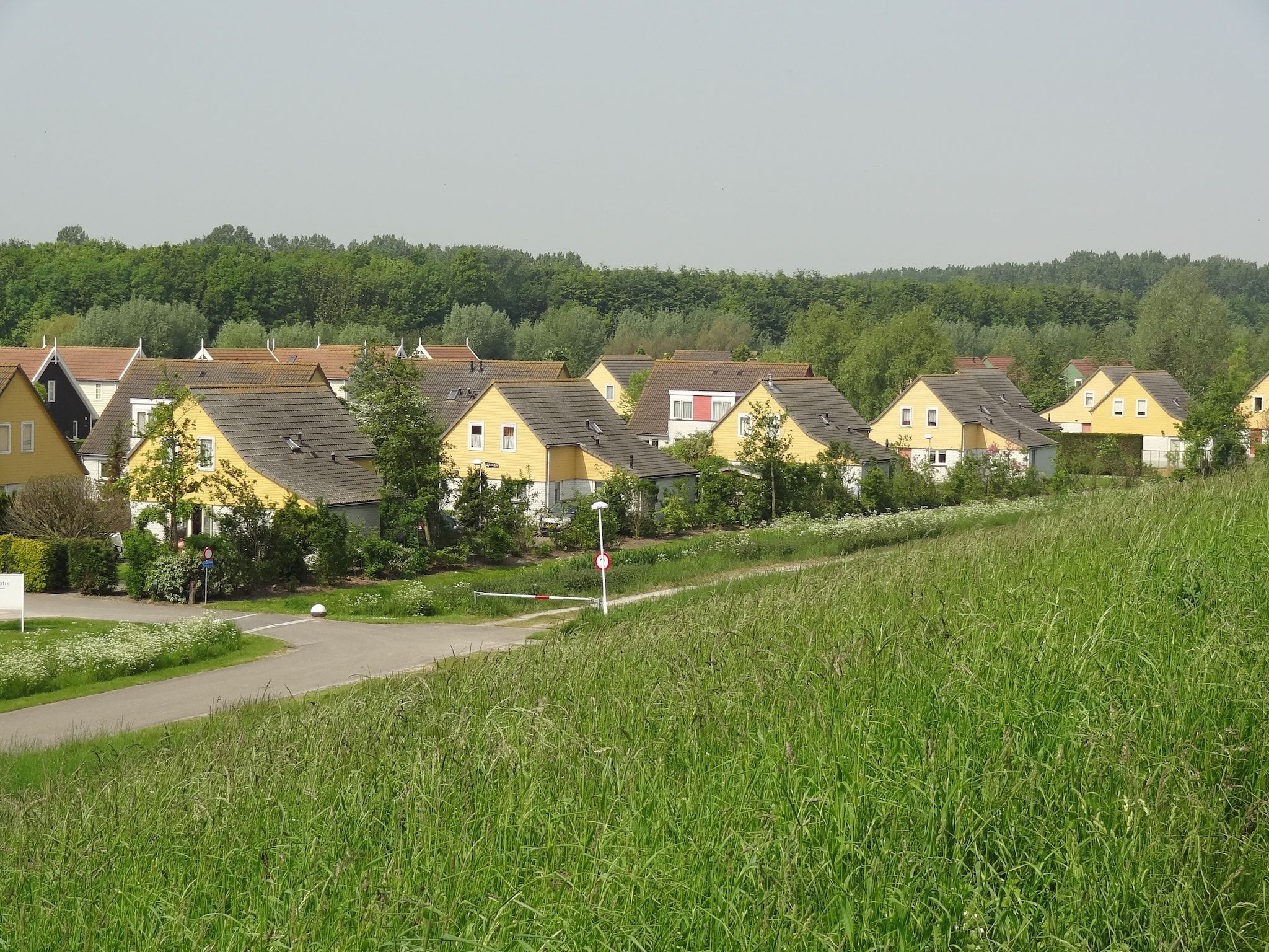De buitenkant van Villapark De Oesterbaai 81 in Wemeldinge
