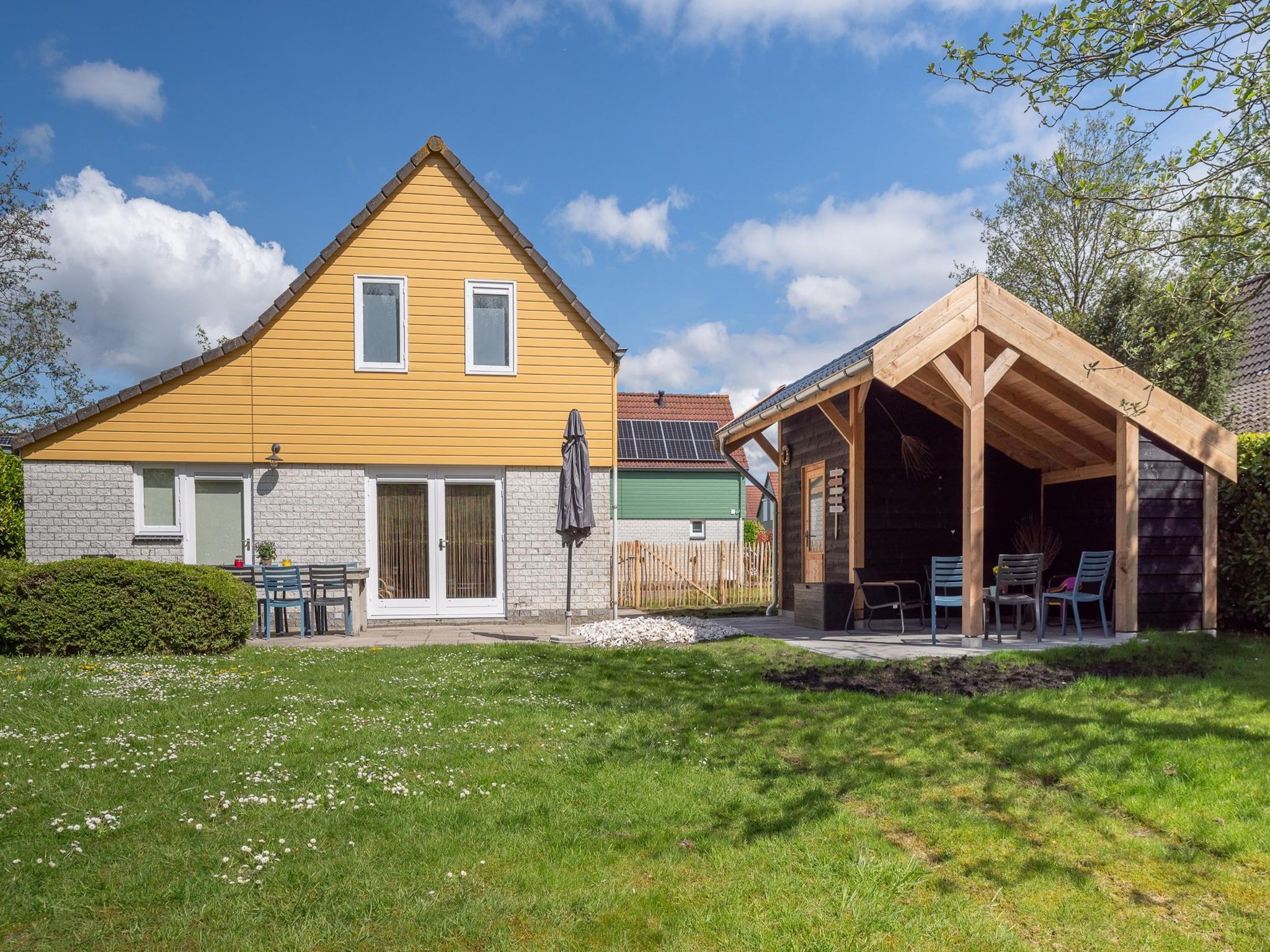 De buitenkant van Villapark De Oesterbaai 68 in Wemeldinge