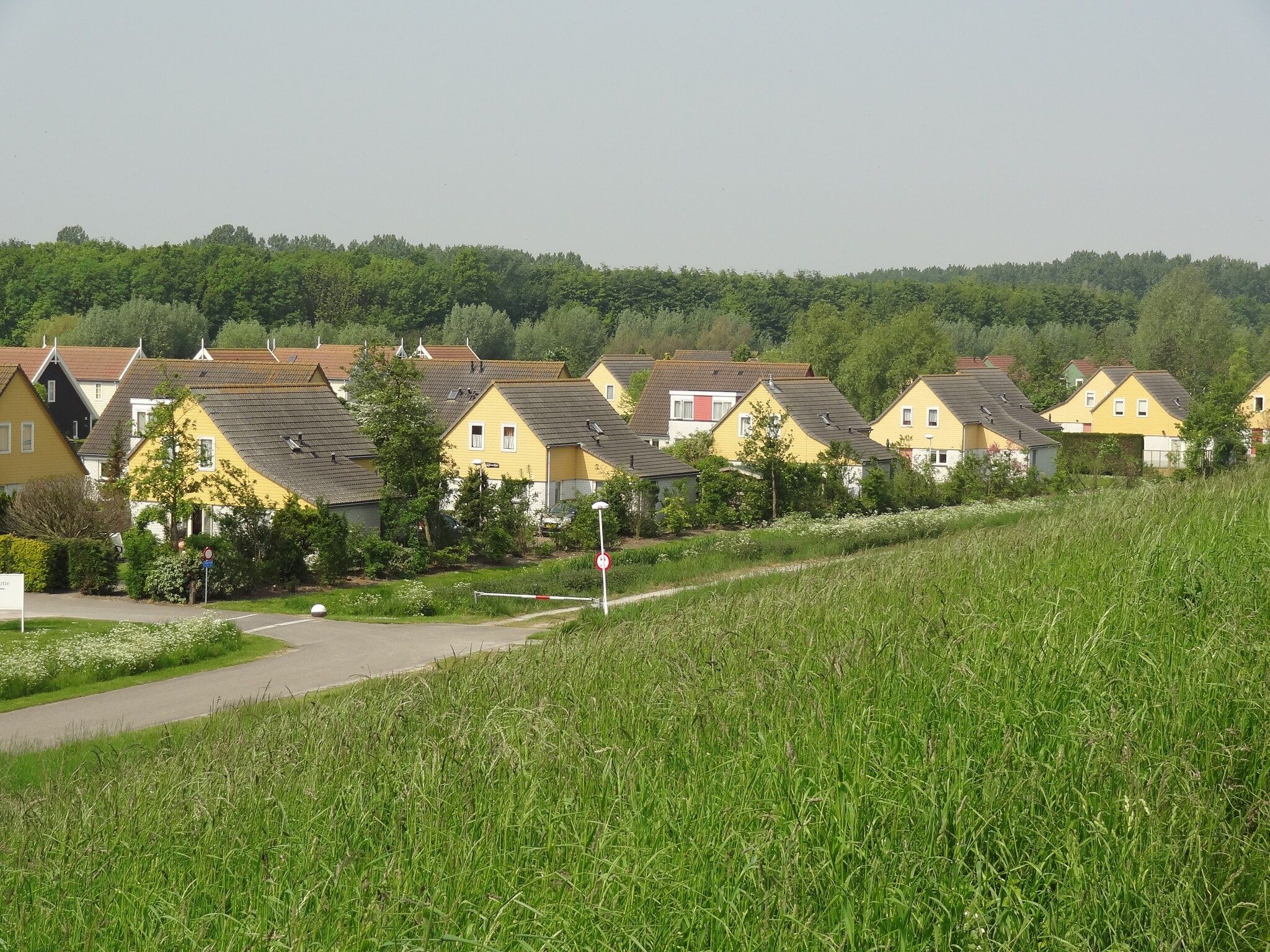 De buitenkant van Villapark De Oesterbaai 74 in Wemeldinge