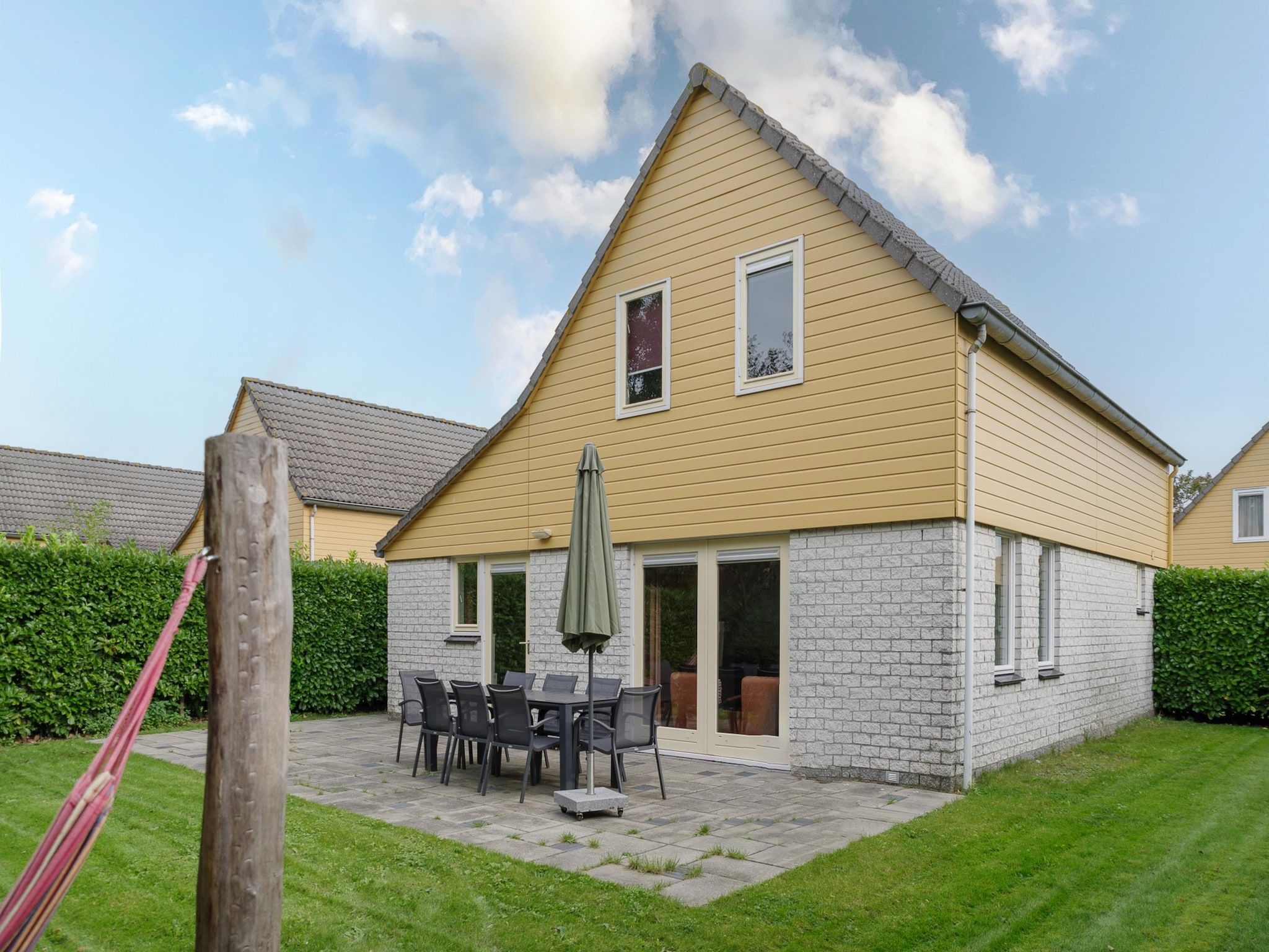 De buitenkant van Villapark De Oesterbaai 74 in Wemeldinge