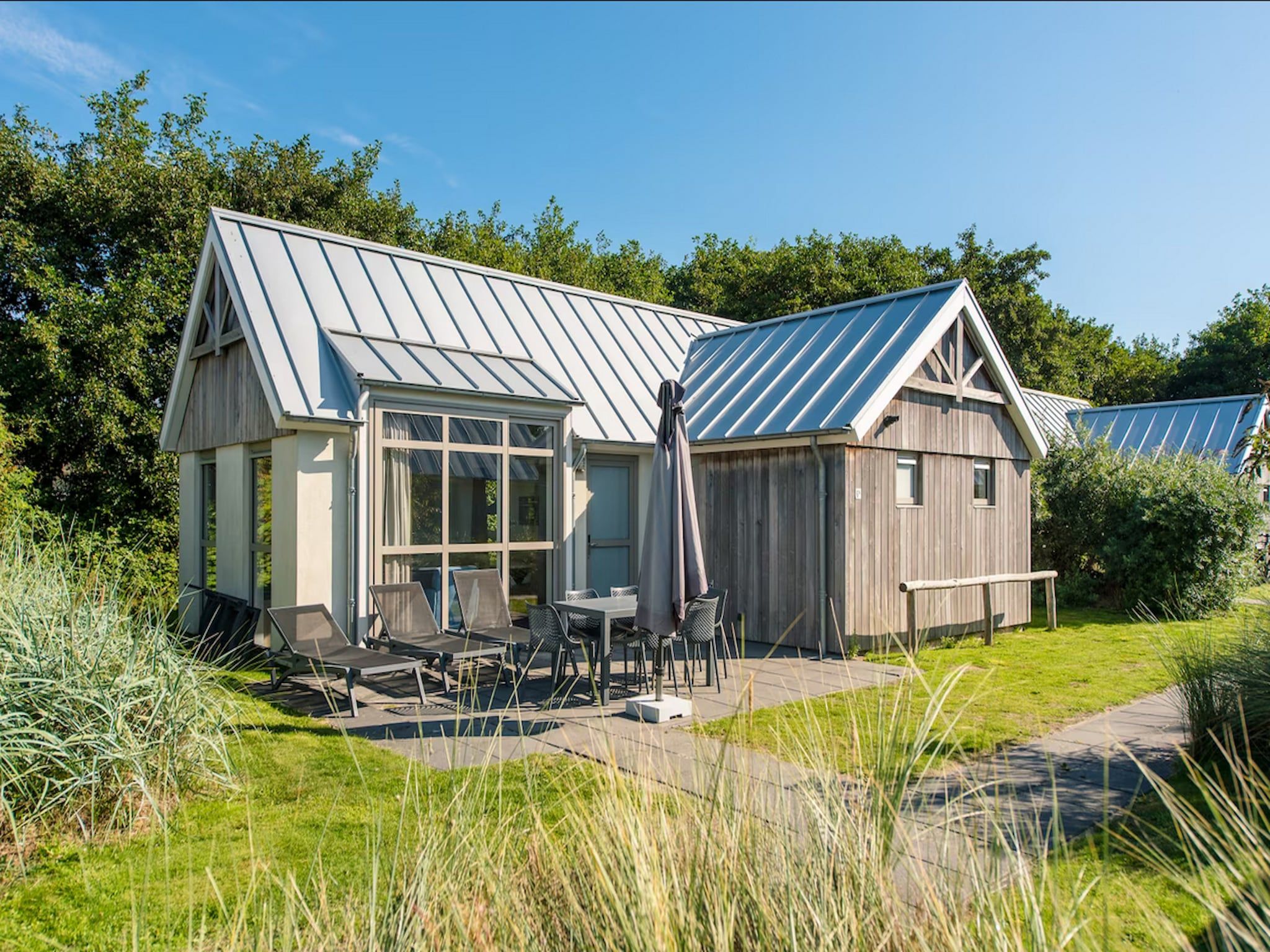De buitenkant van Vakantiepark Boomhiemke 19 in Hollum