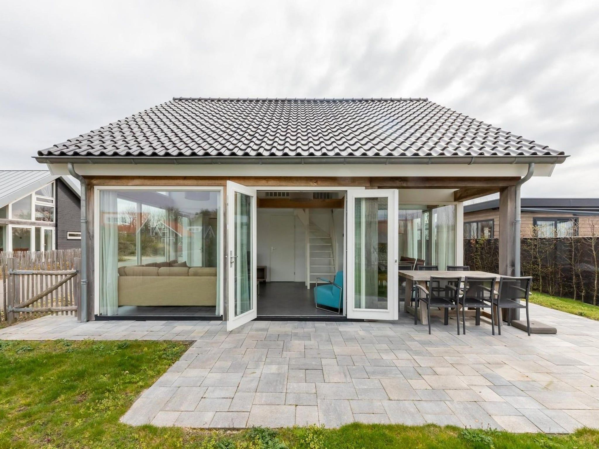 Het terras van Strandvilla 30 in Renesse