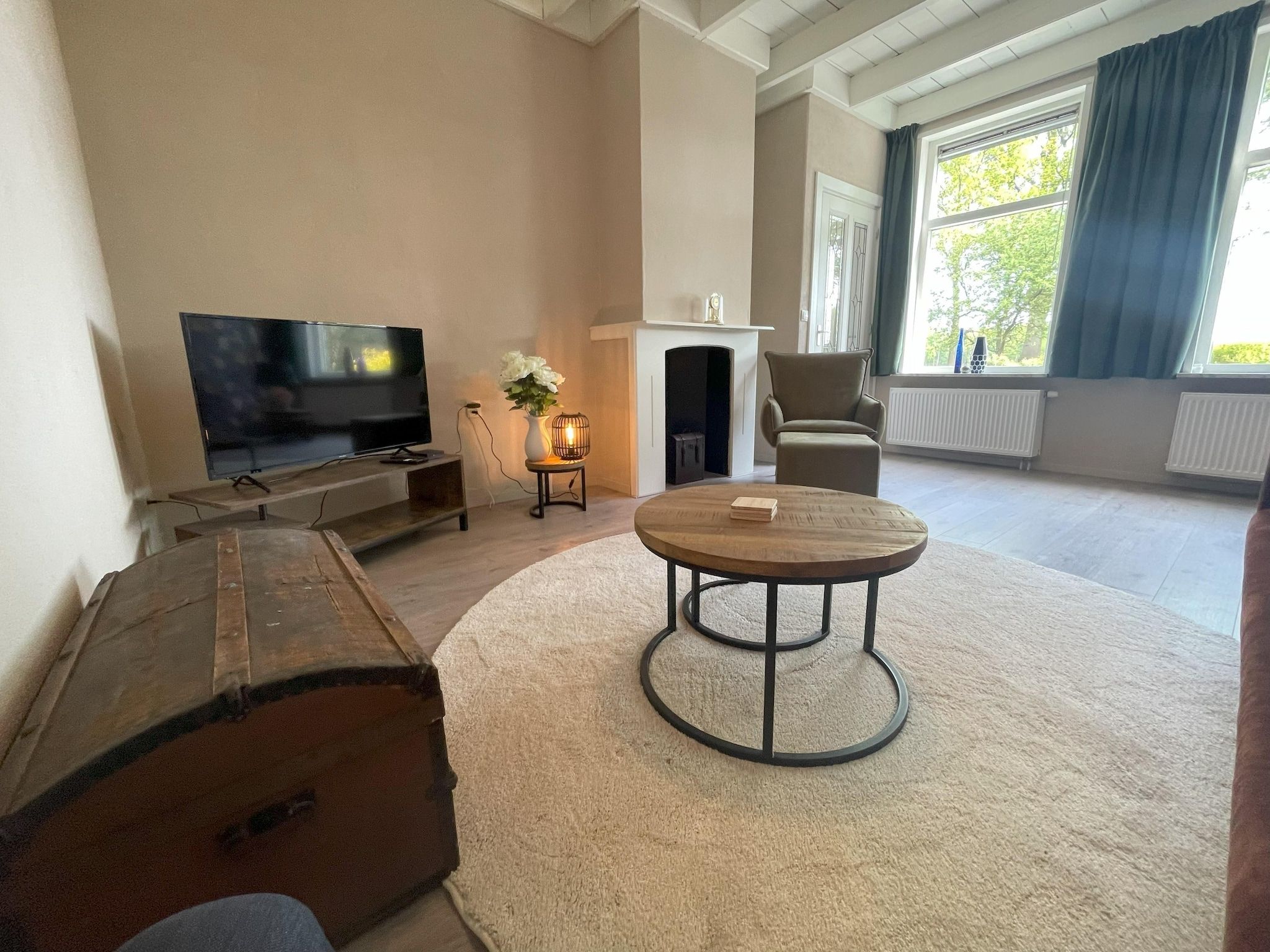 De woonkamer van Elperhof home 16A in Schoonloo