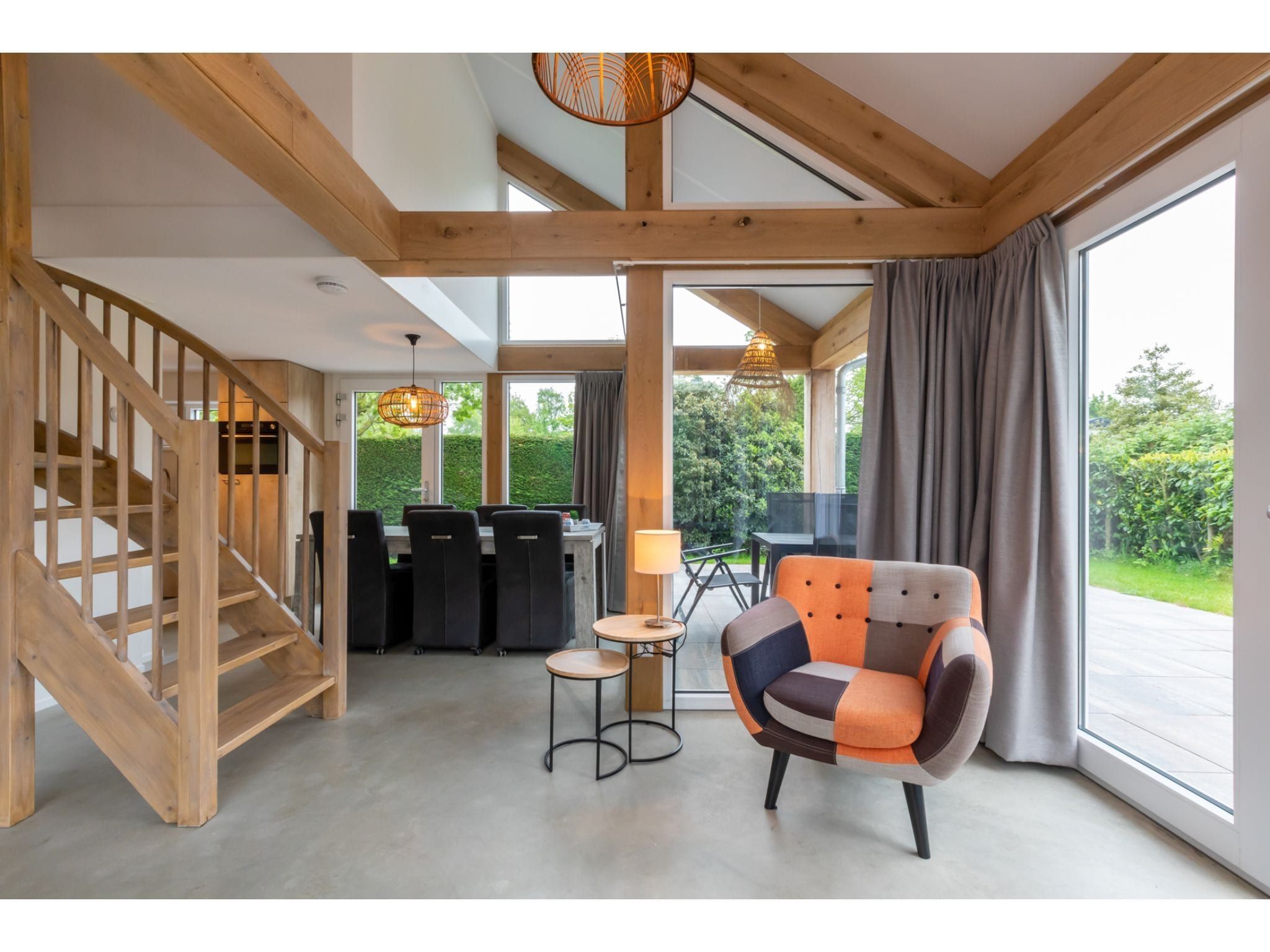 De woonkamer van Kloosterweg 85 in Burgh Haamstede