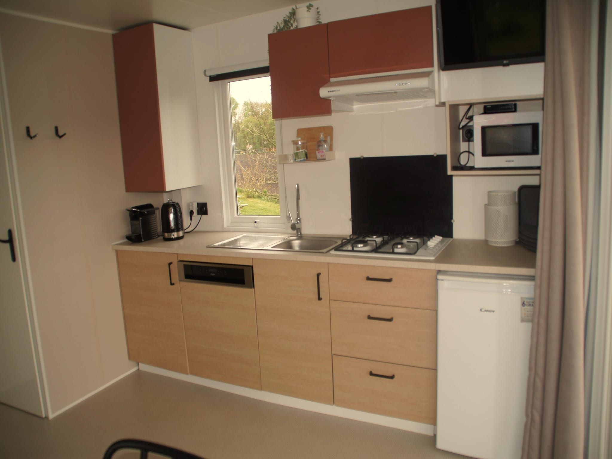 De keuken van Elperhof Leberenlodge in Schoonloo