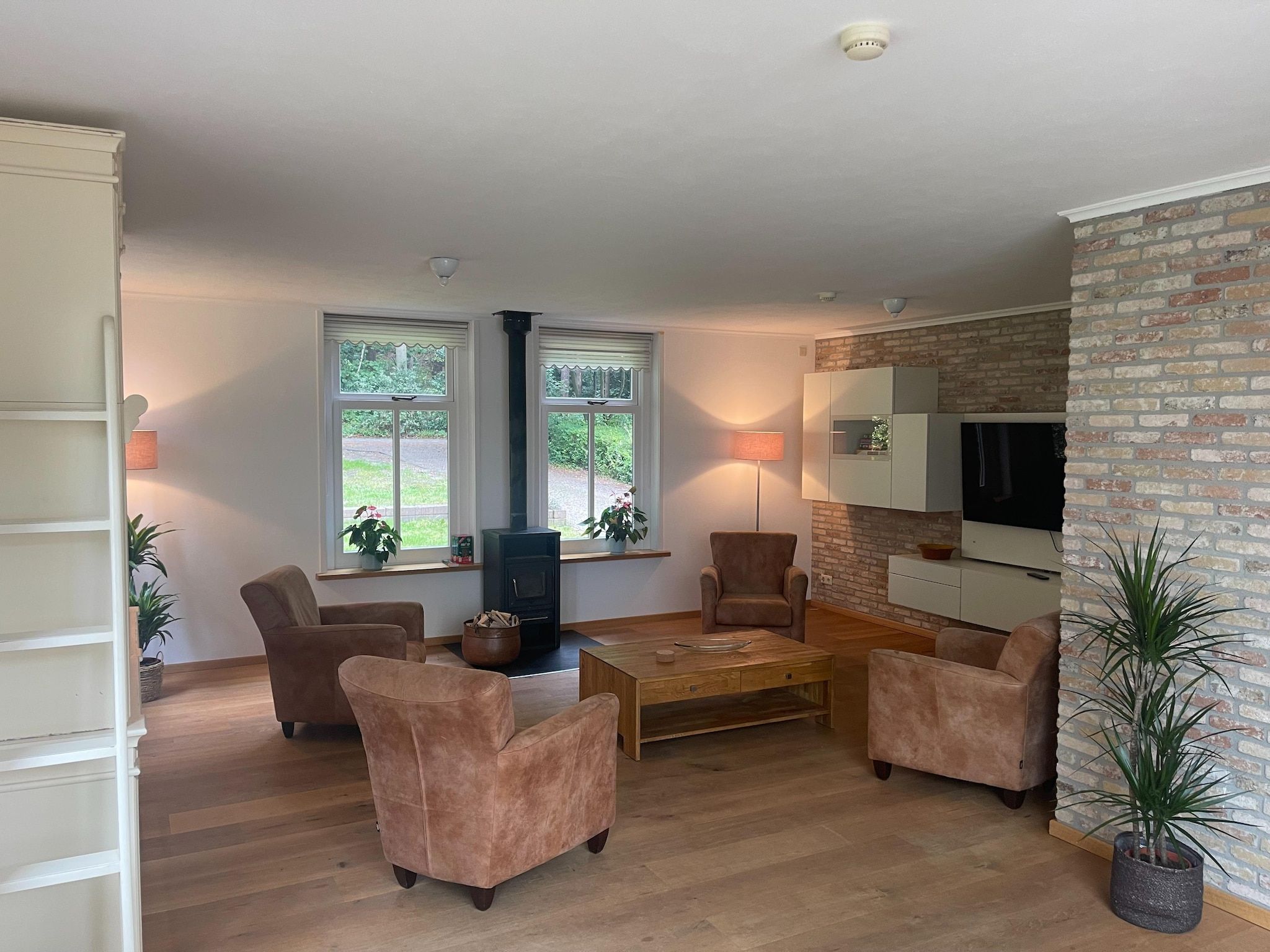 De woonkamer van Aldubo in Den Burg