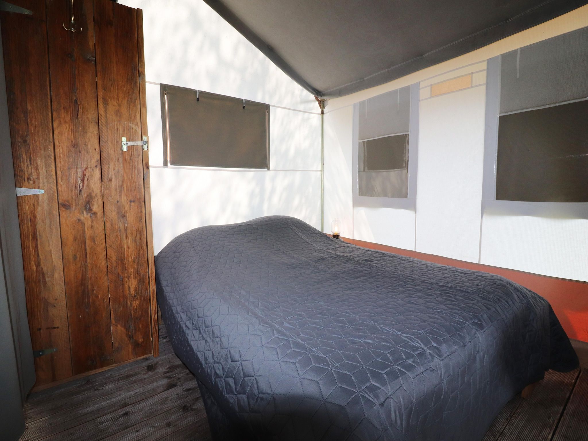 Een slaapkamer van Safaritent 'Gaadlik' in Twijzel