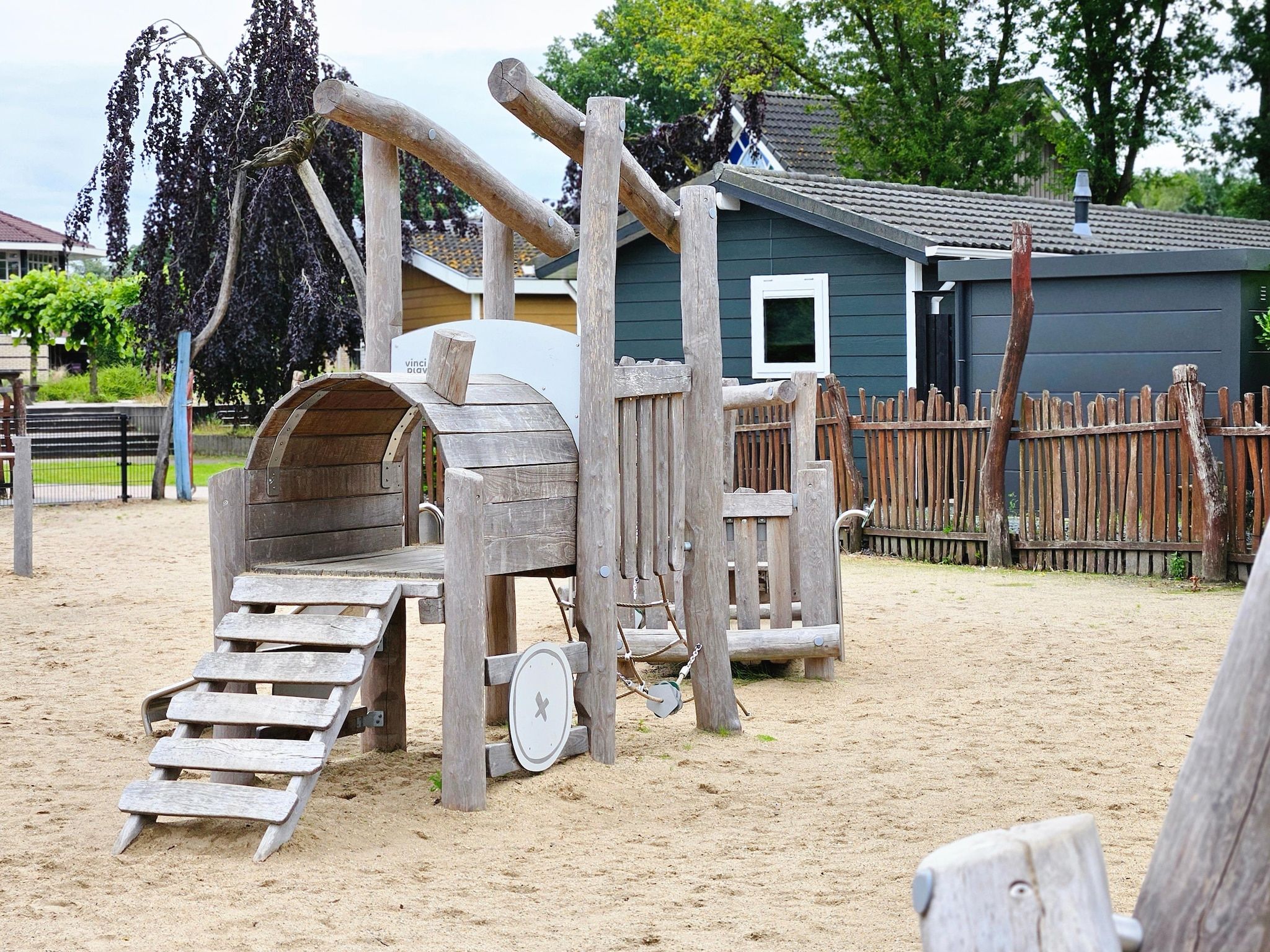 De tuin van Chalet Kieftveen Voorthuizen II 4 pax -817 in Voorthuizen