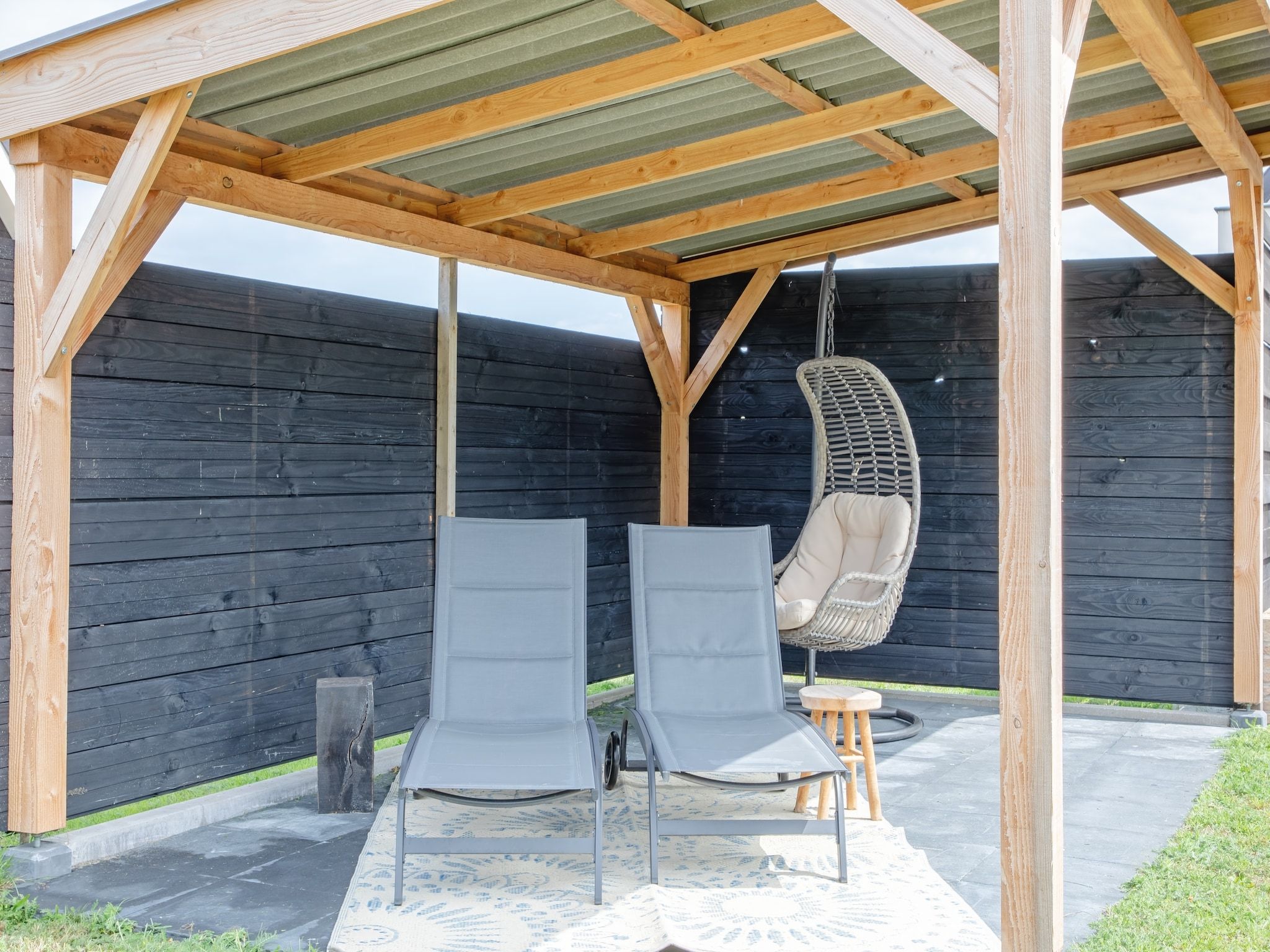 Het terras van Wulpenweid 12 in Den Burg
