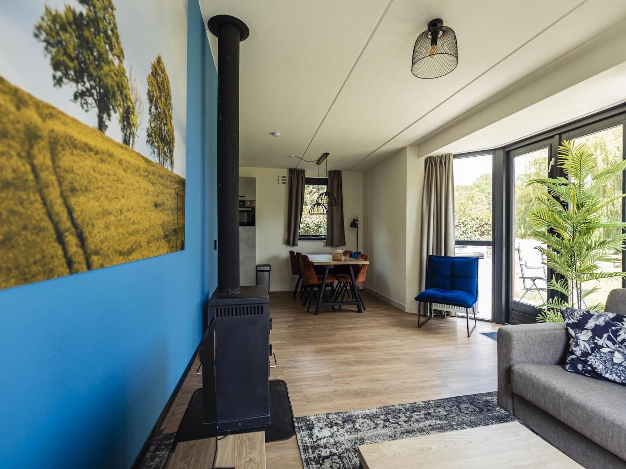 De woonkamer van Vakantiepark 't Broeckhuys 8 in Ewijk