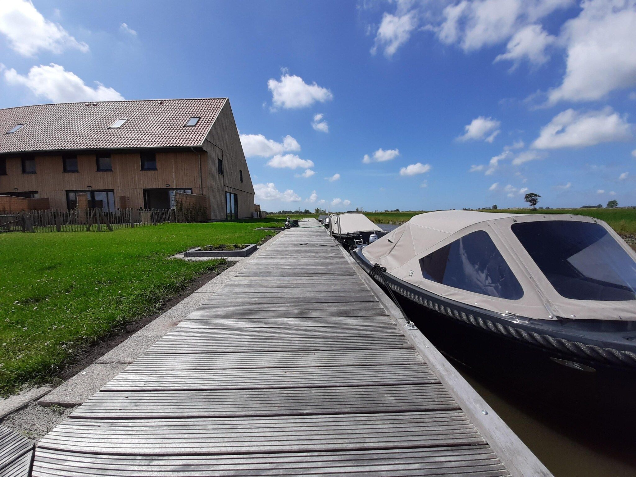 Voorzieningen bij Friese Villa - 6 persoons met sloep optioneel bij te boeken in Leons