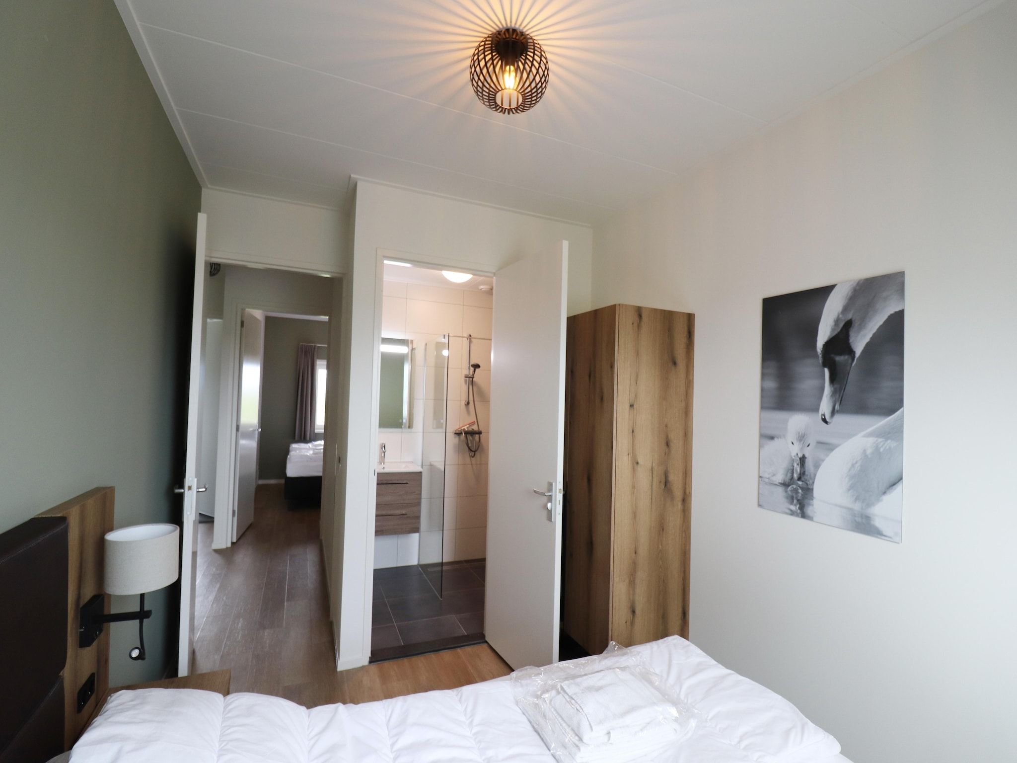 Een slaapkamer van Friese Villa - 6 persoons met sloep optioneel bij te boeken in Leons