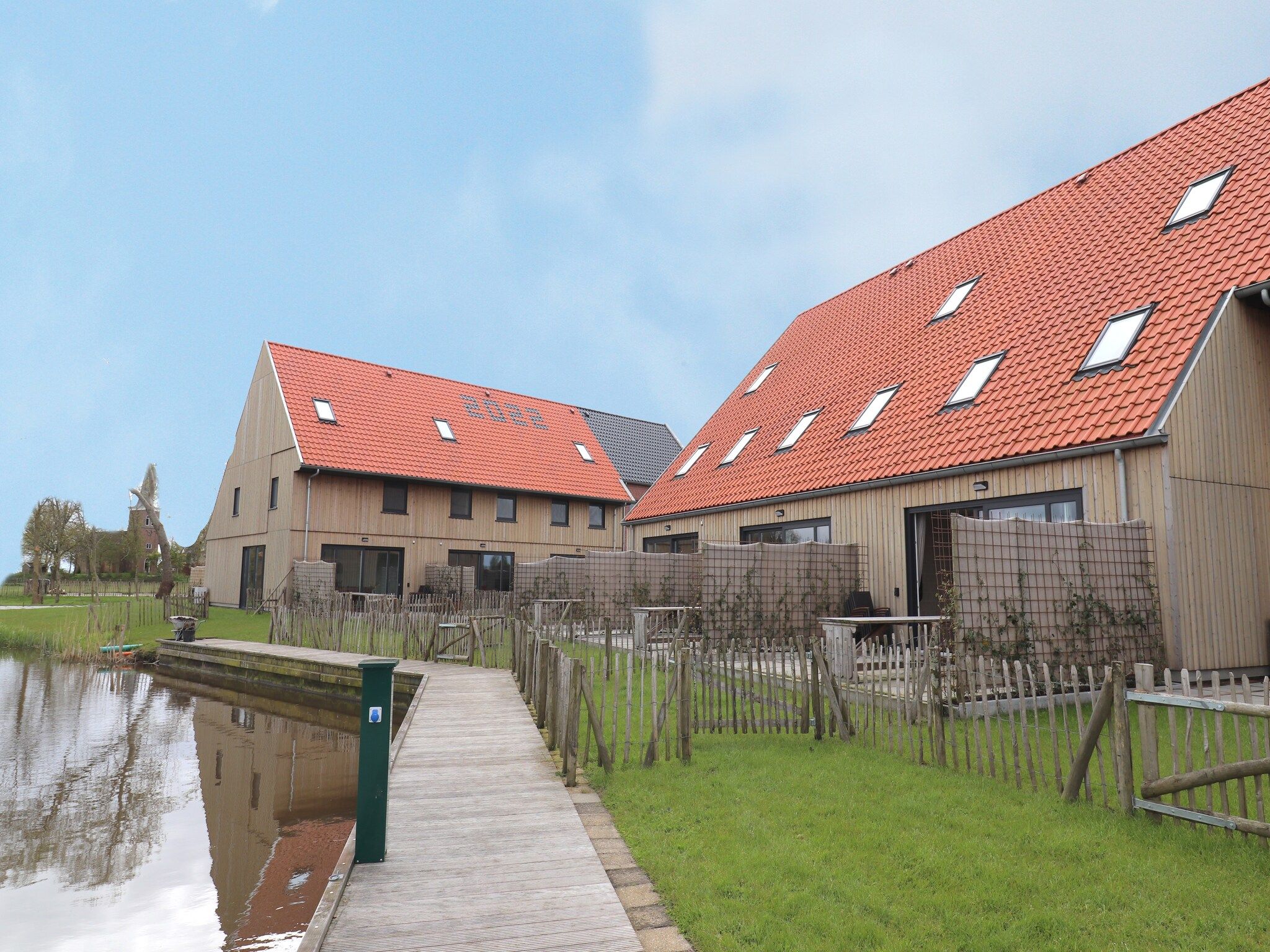 De tuin van Friese Villa - 6 persoons met sloep optioneel bij te boeken in Leons