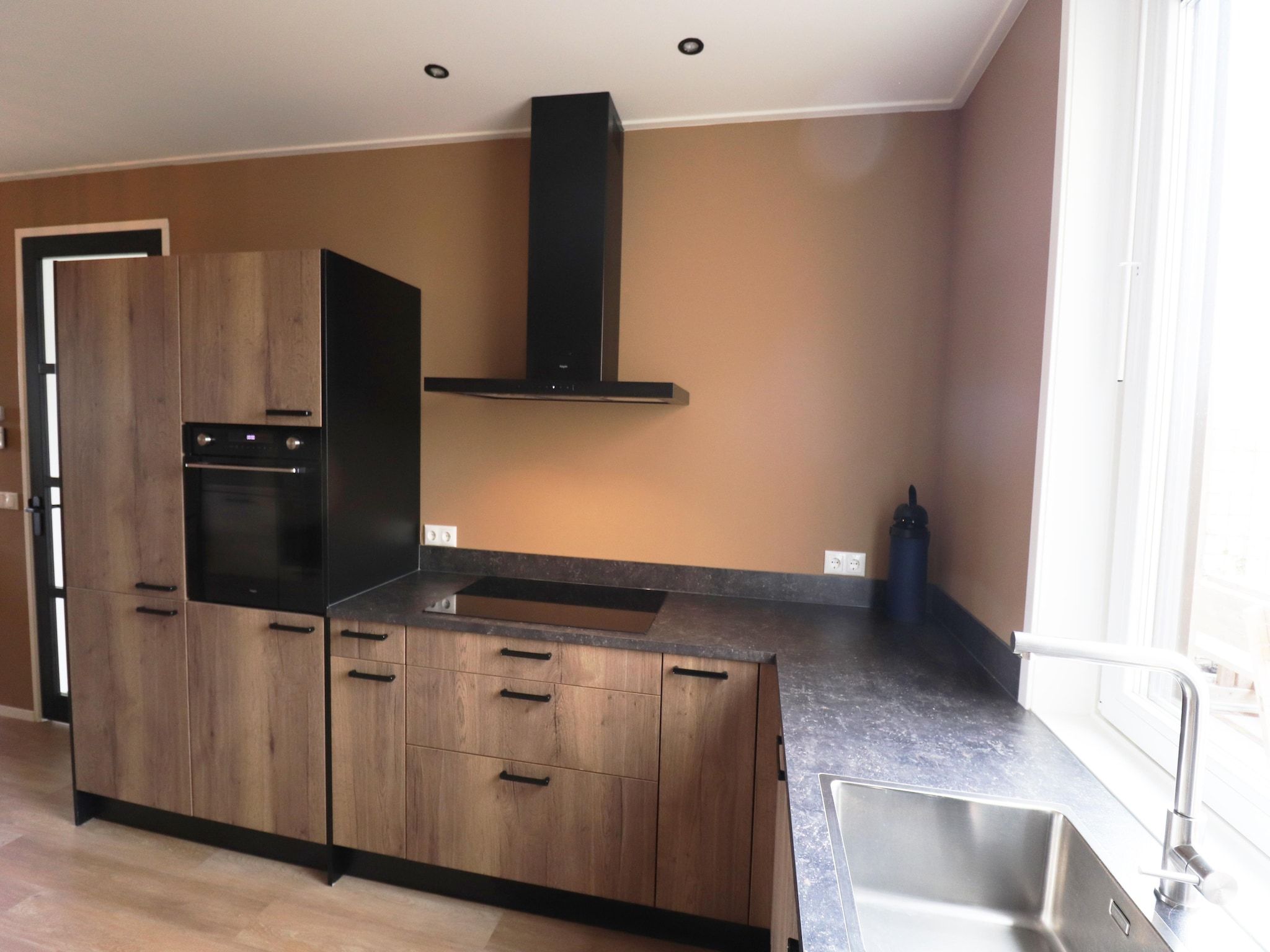 De keuken van Friese Villa 6 pers met sloep optioneel bij te boeken in Leons