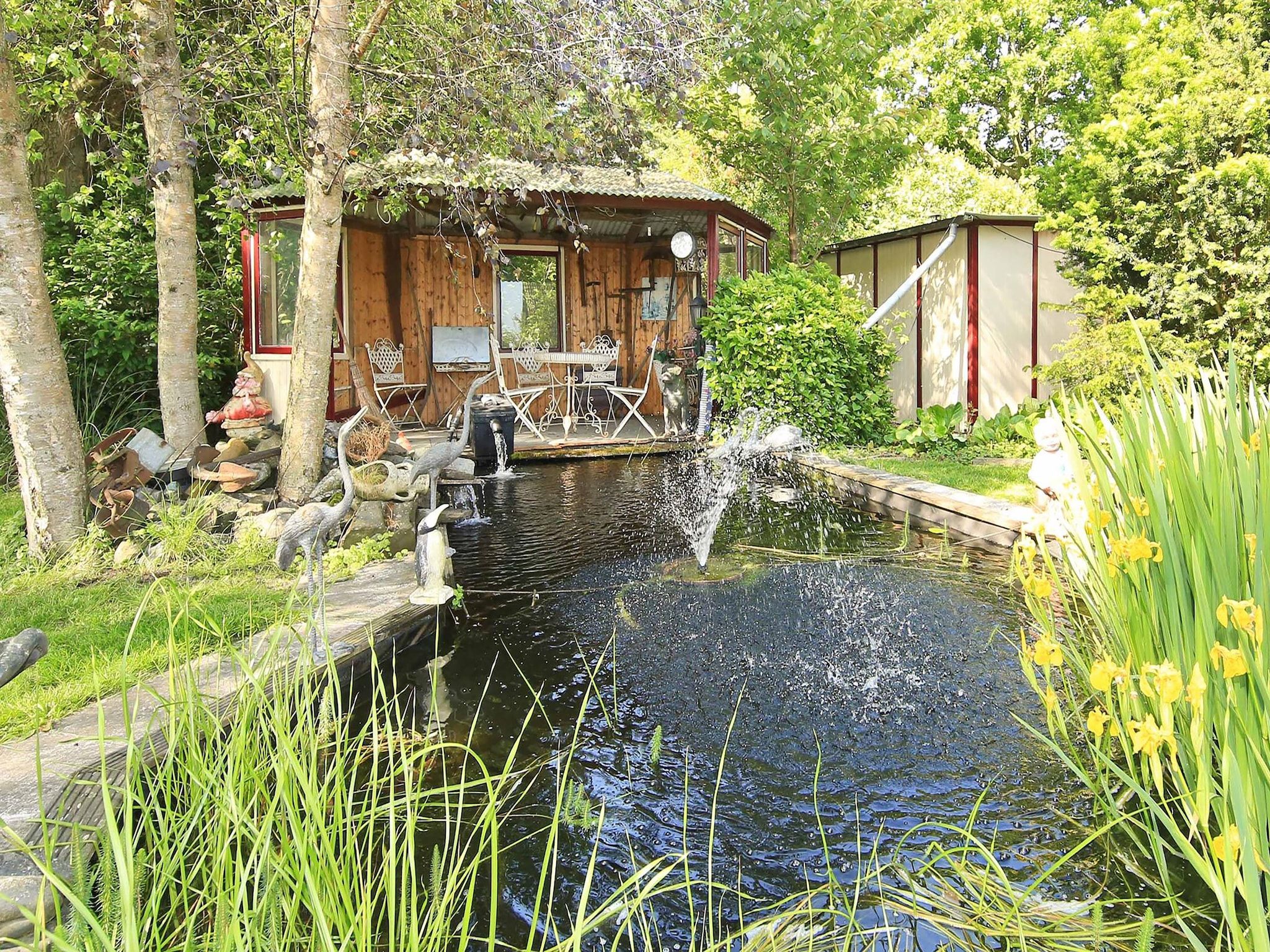 De tuin van Karakteristiek landhuis met sauna in Noord-Holland