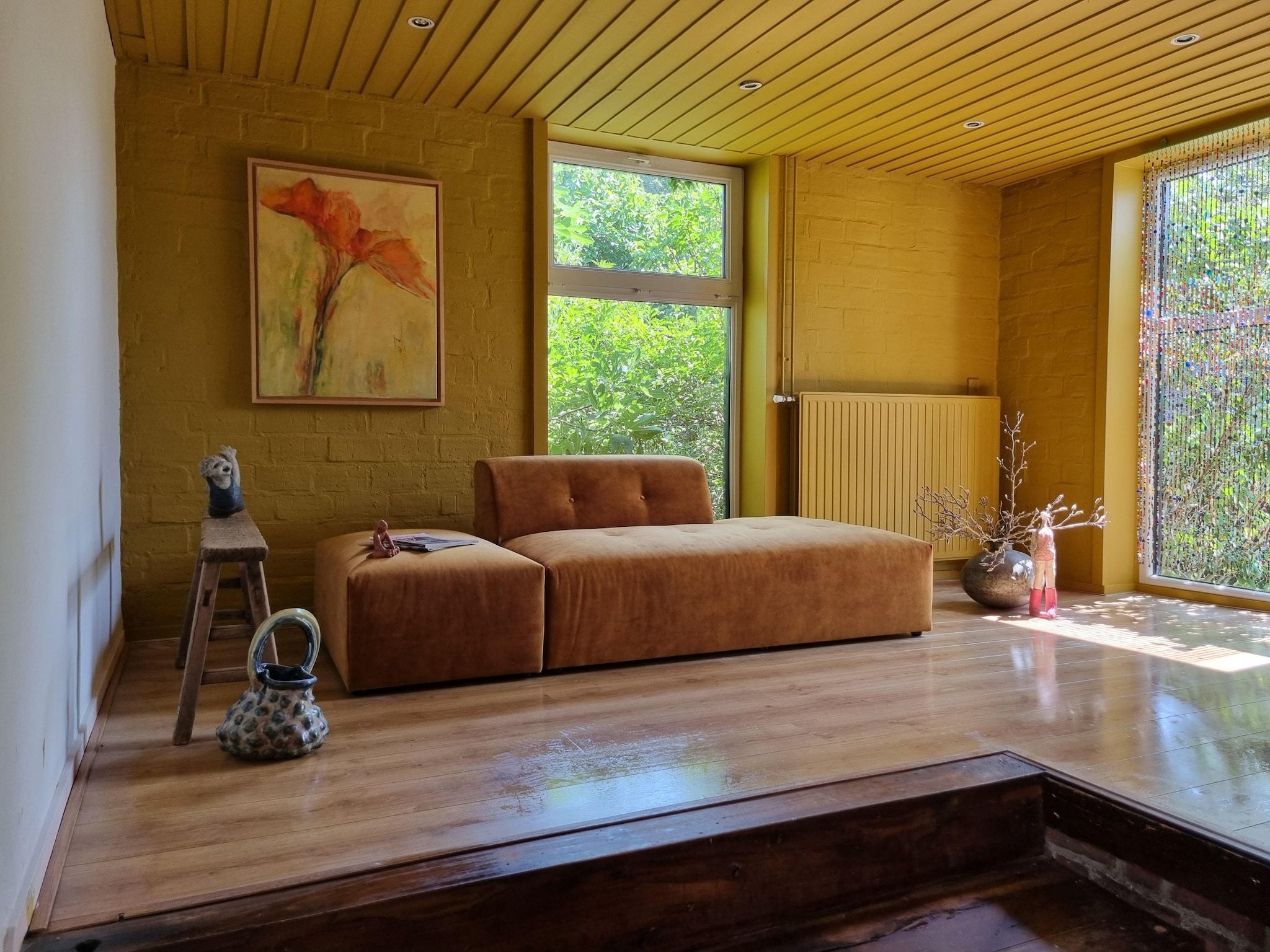 De woonkamer van Dorpswoning Het Tolhuis in Leende