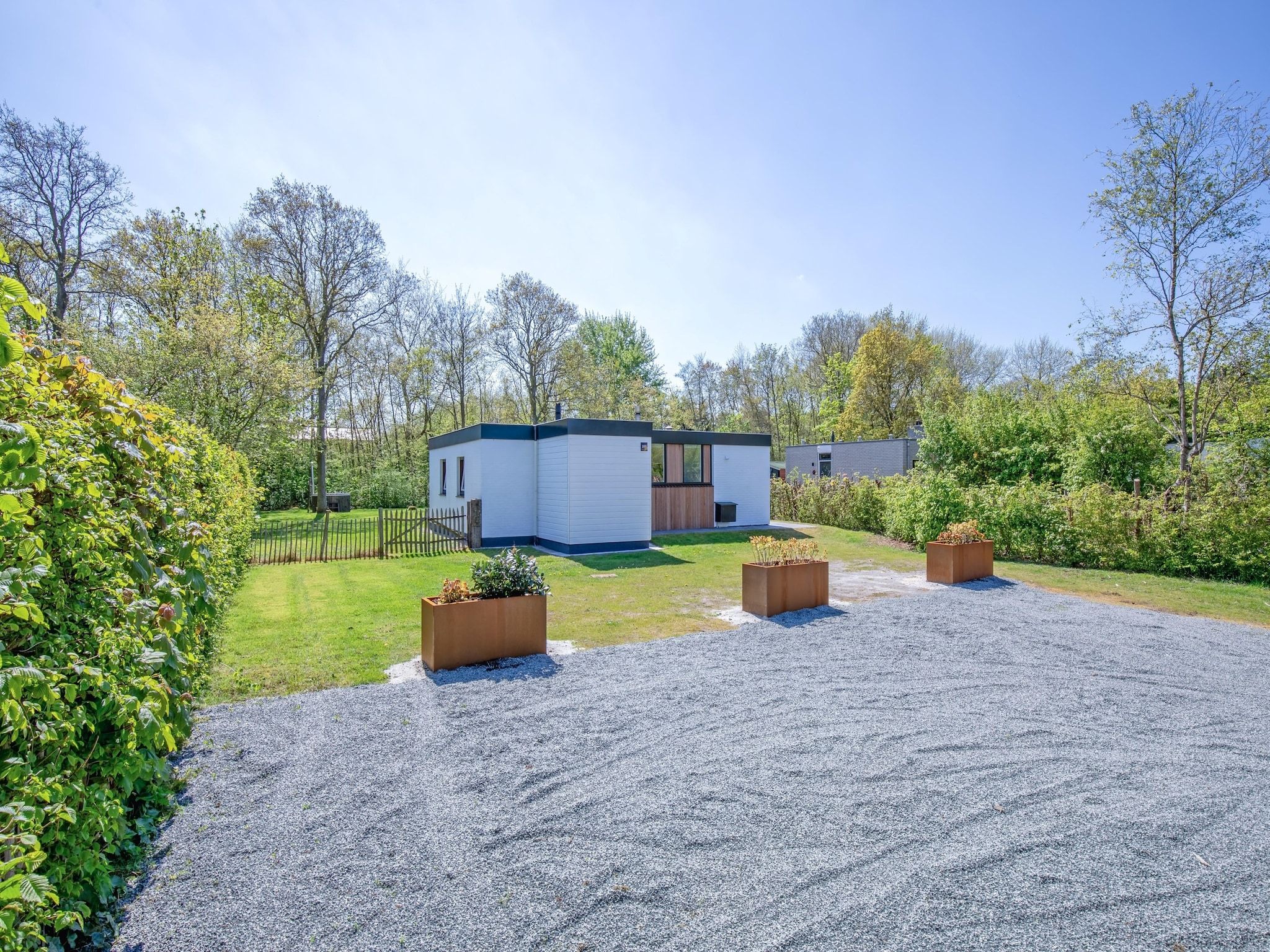 De tuin van De Parel 166 in Den Burg