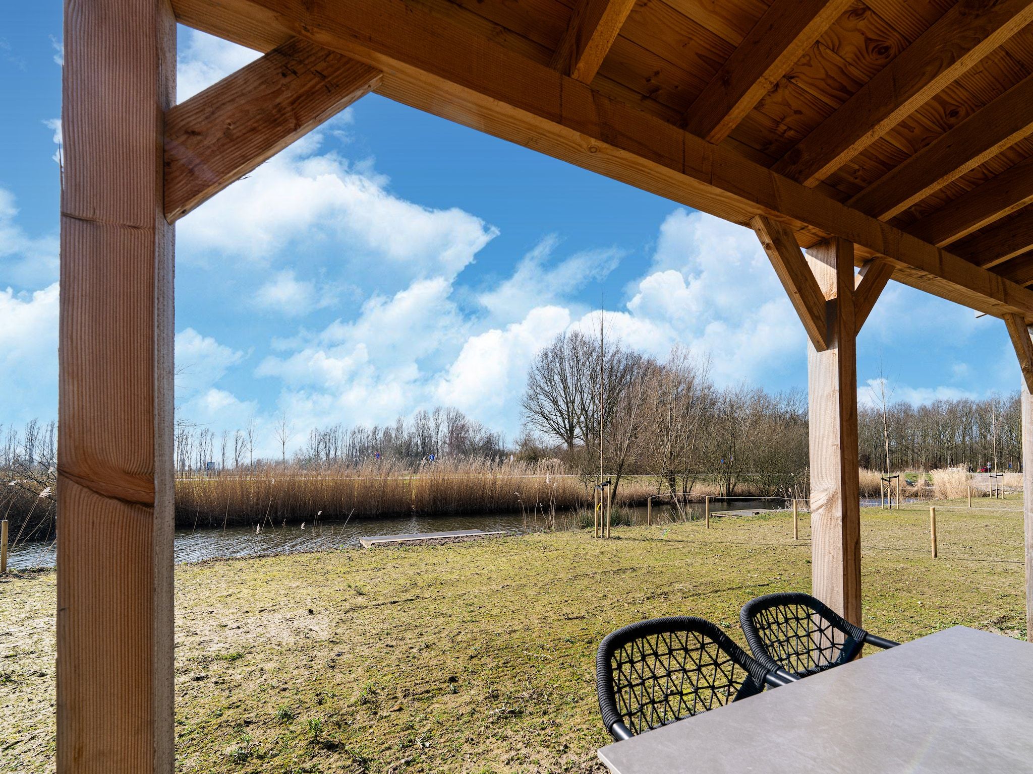 Het terras van Kuifduiker 124 in Simonshaven