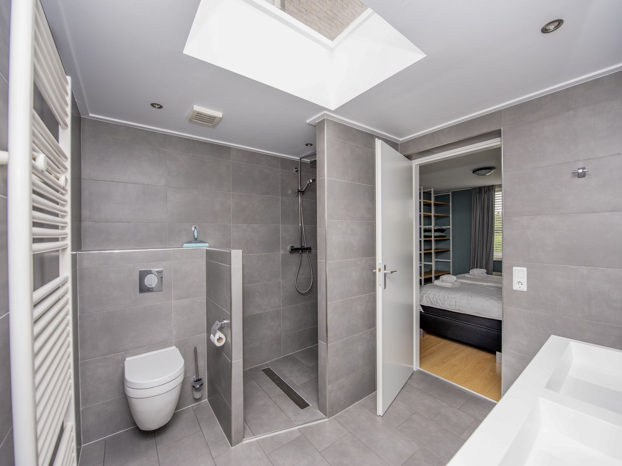 De badkamer van Villa aan het water in Terherne in Terherne