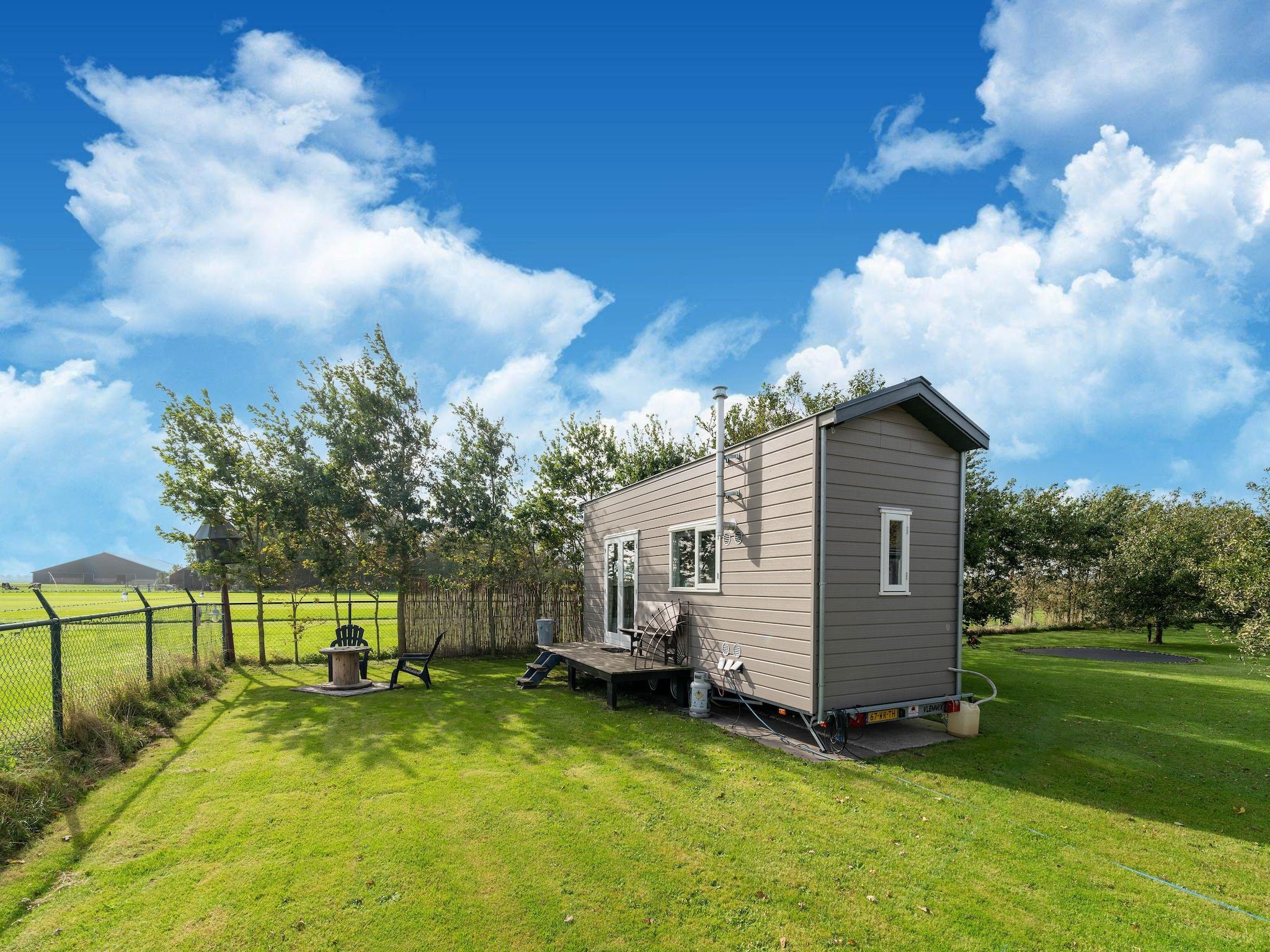 De buitenkant van Tiny House in Burgerbrug