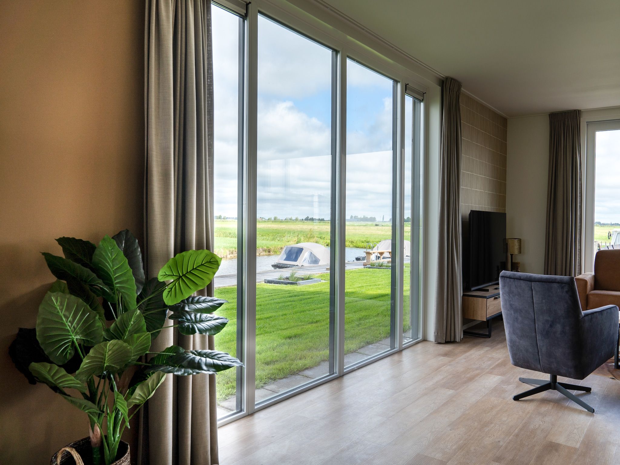 De woonkamer van 20 persoons villa in Leons
