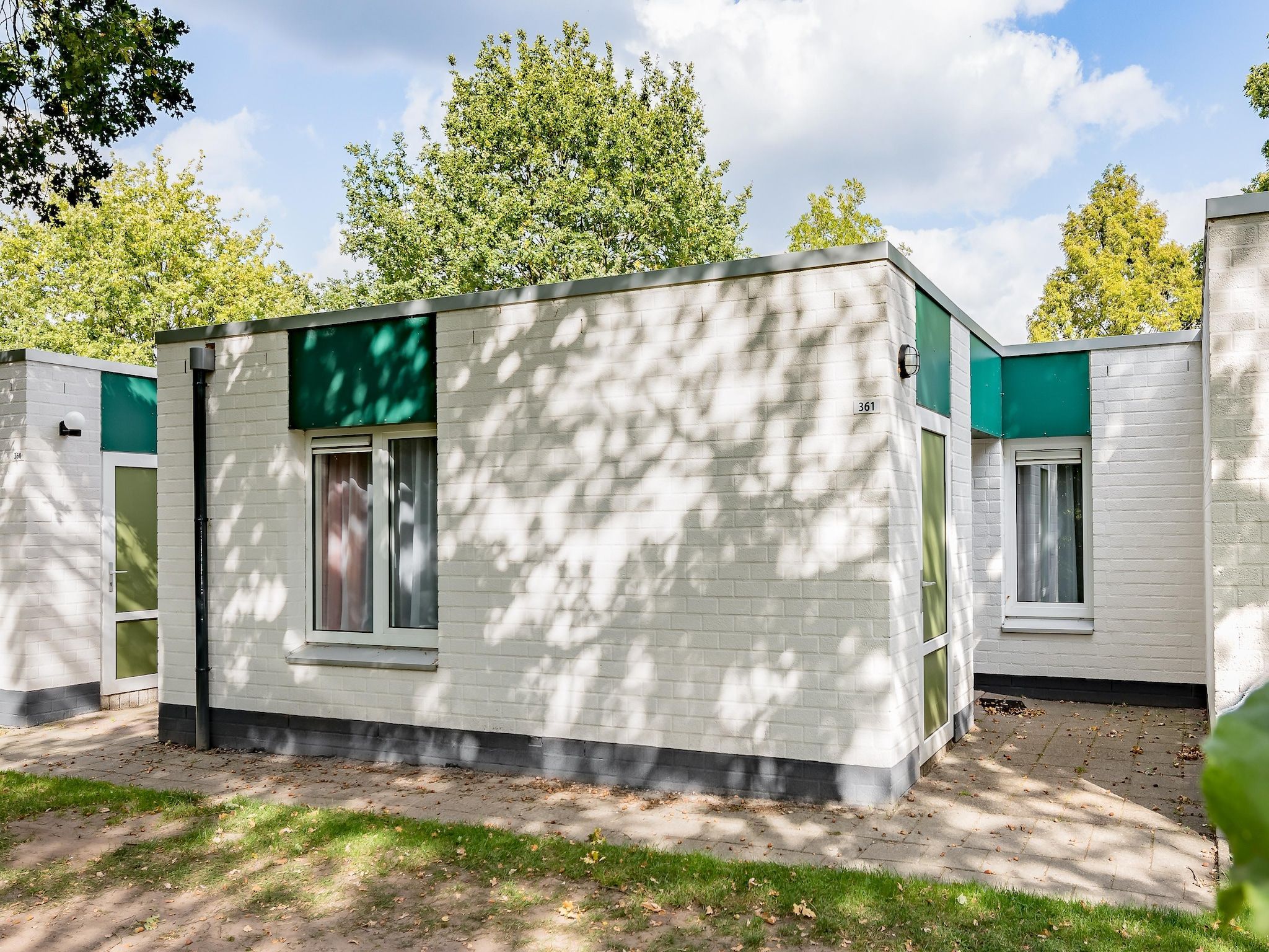 De buitenkant van Vakantiepark Hunzedal 18 in Borger