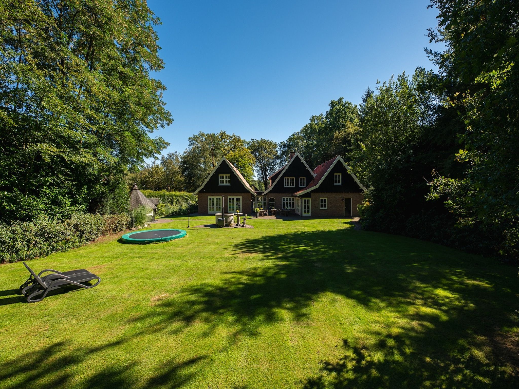 De buitenkant van Het Landhuis in Losser