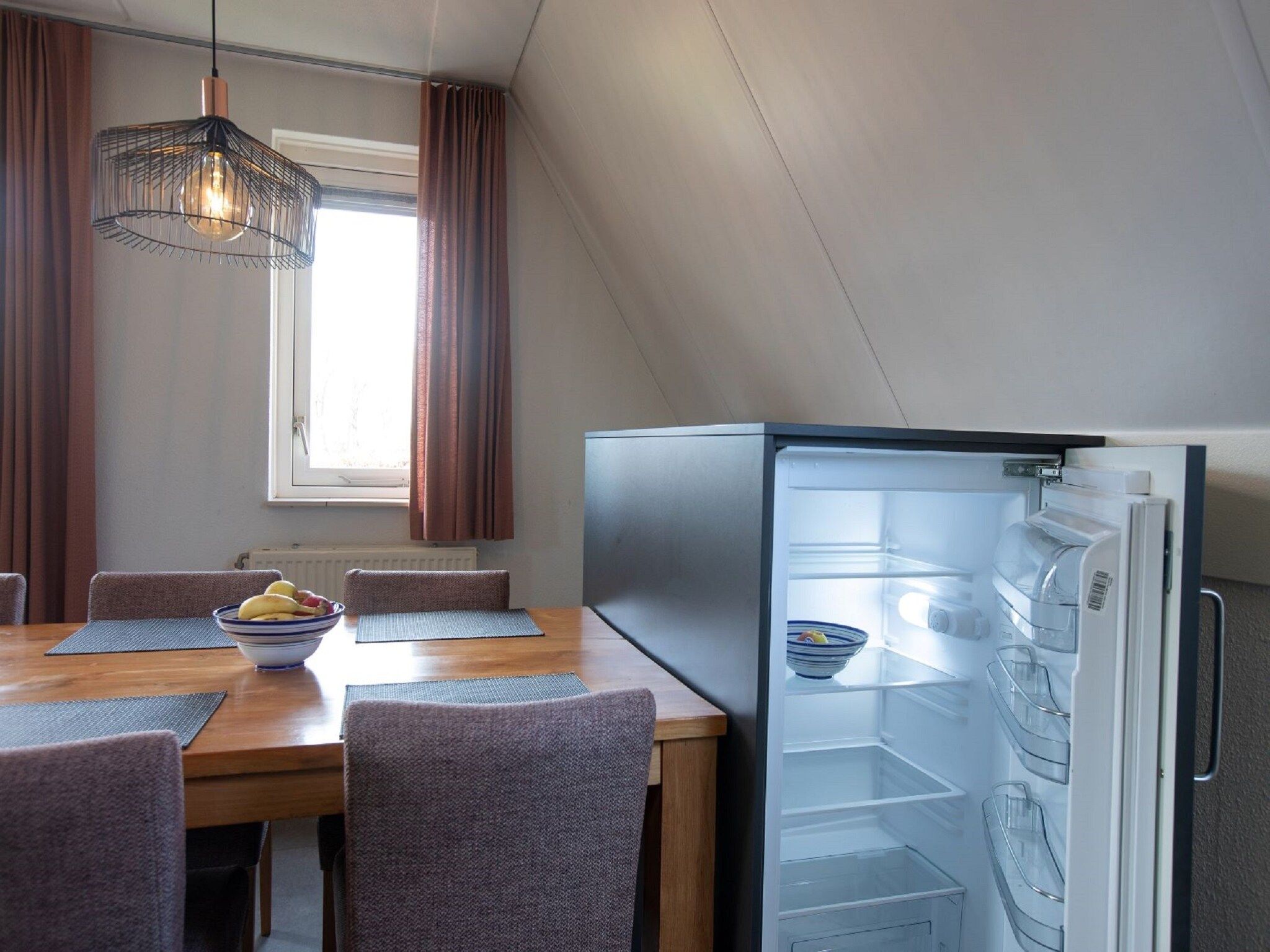 De eetkamer van Vakantie bij Meeussen - Molendal 4 in Plasmolen