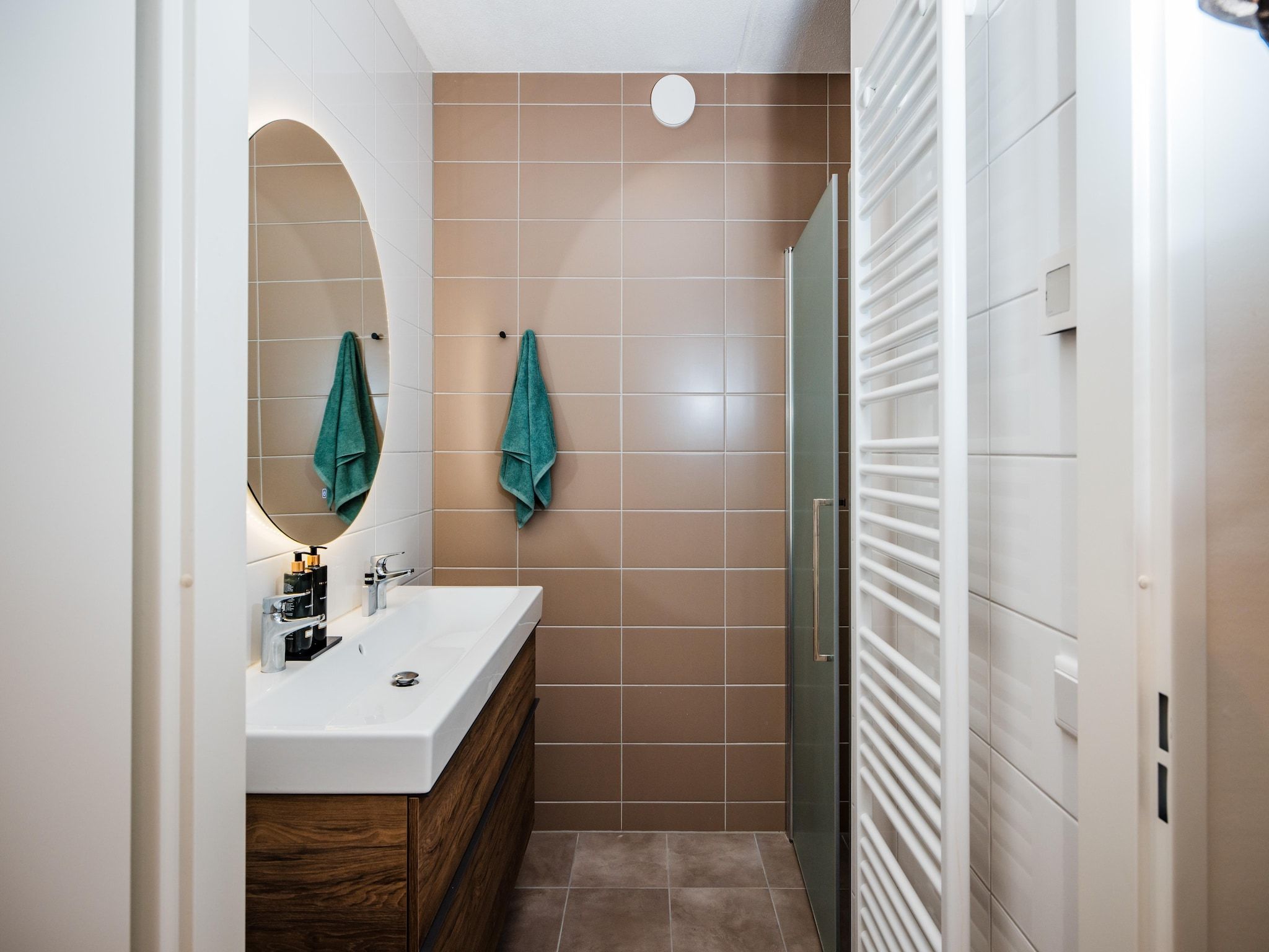 De badkamer van Dwergarend 17-20 in Voorthuizen