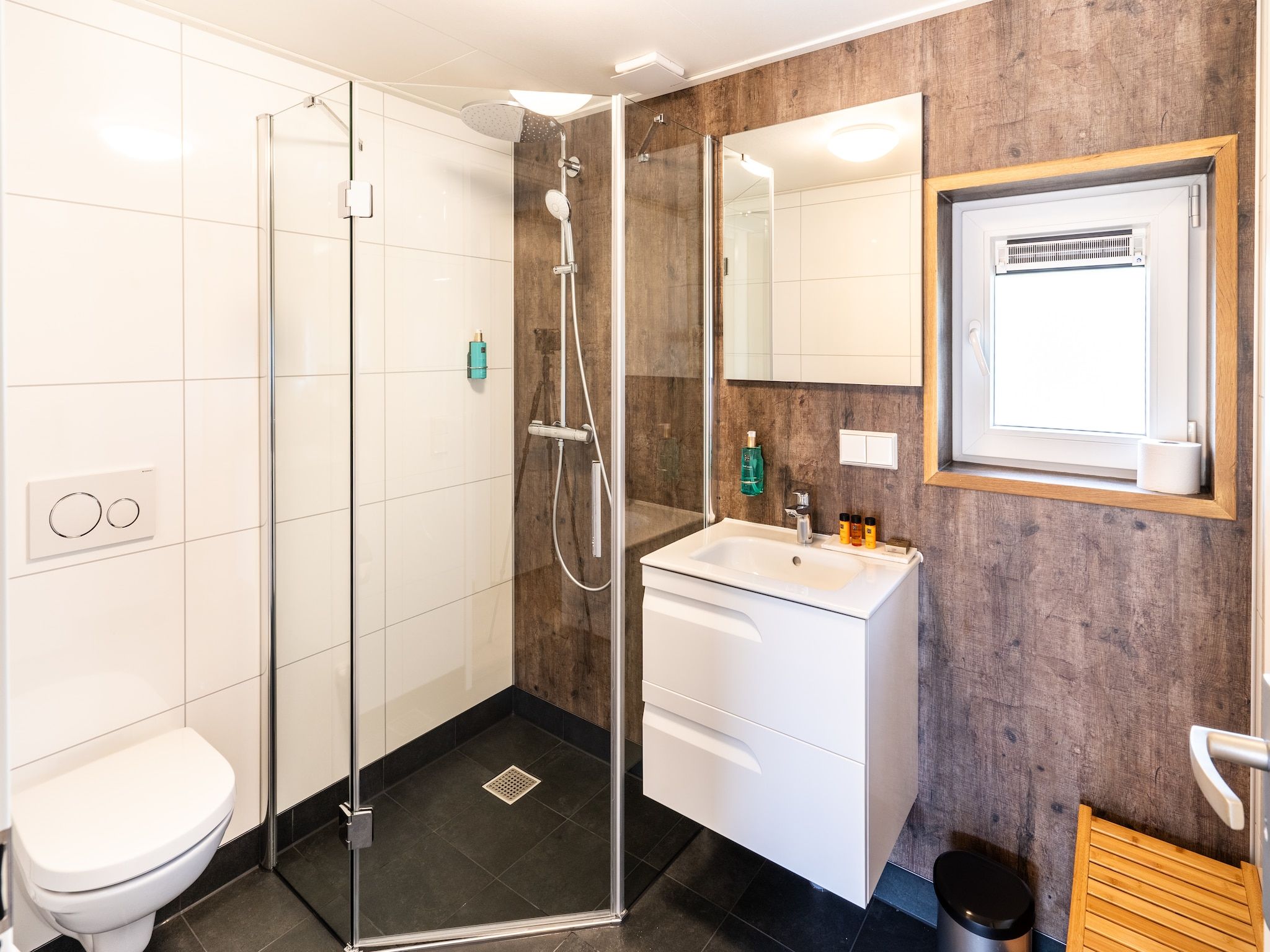 De badkamer van 't Landgoed Baars 1 in Baars