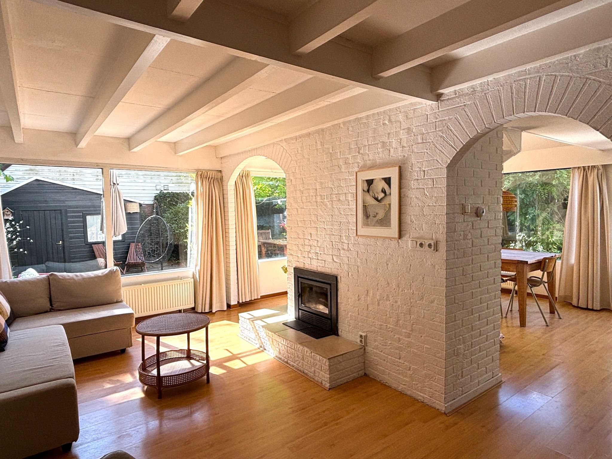 De woonkamer van Casa Duna in Noordwijkerhout