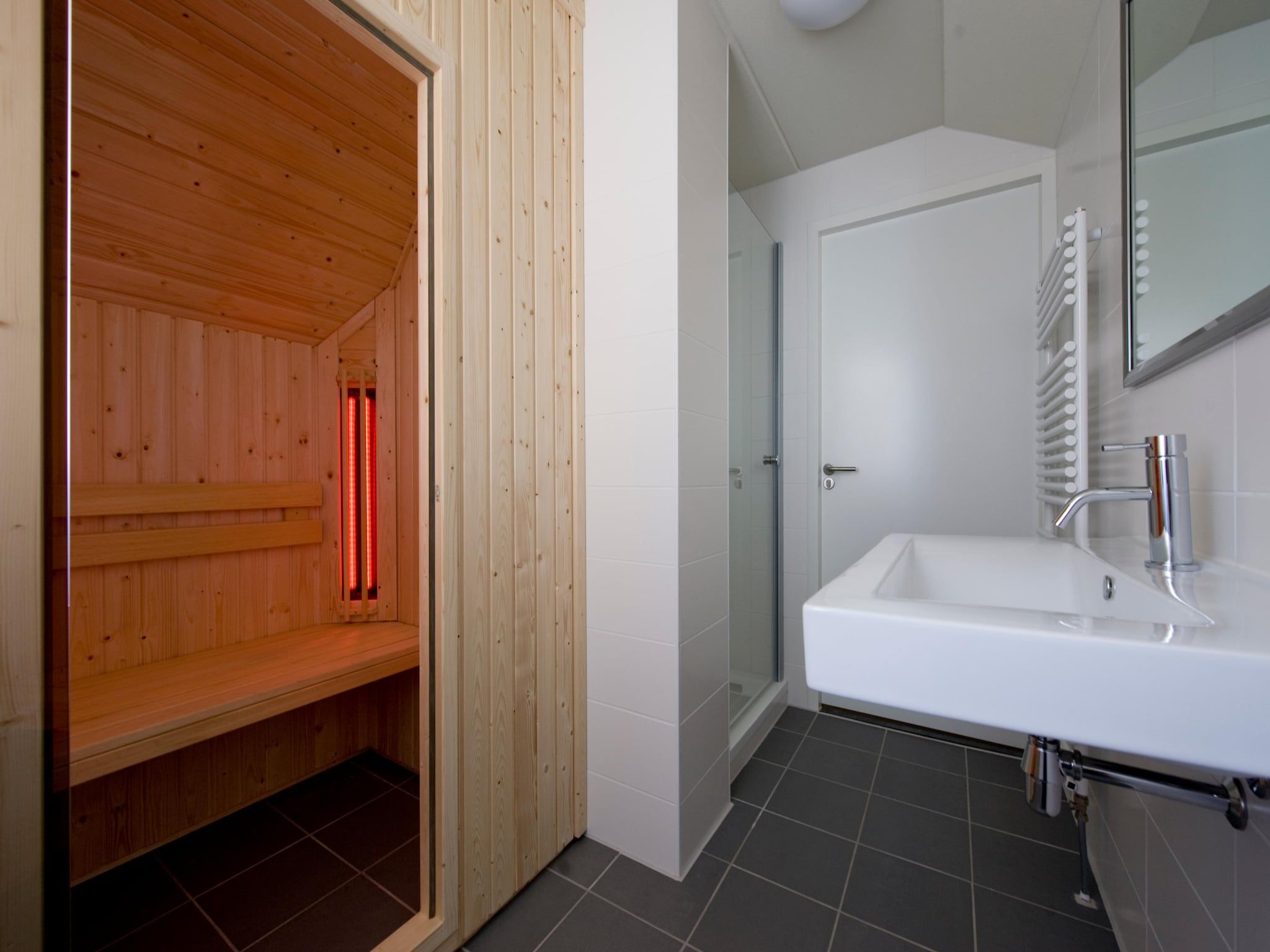 De badkamer van Noordzee Résidence Cadzand-Bad 35 in Cadzand-Bad