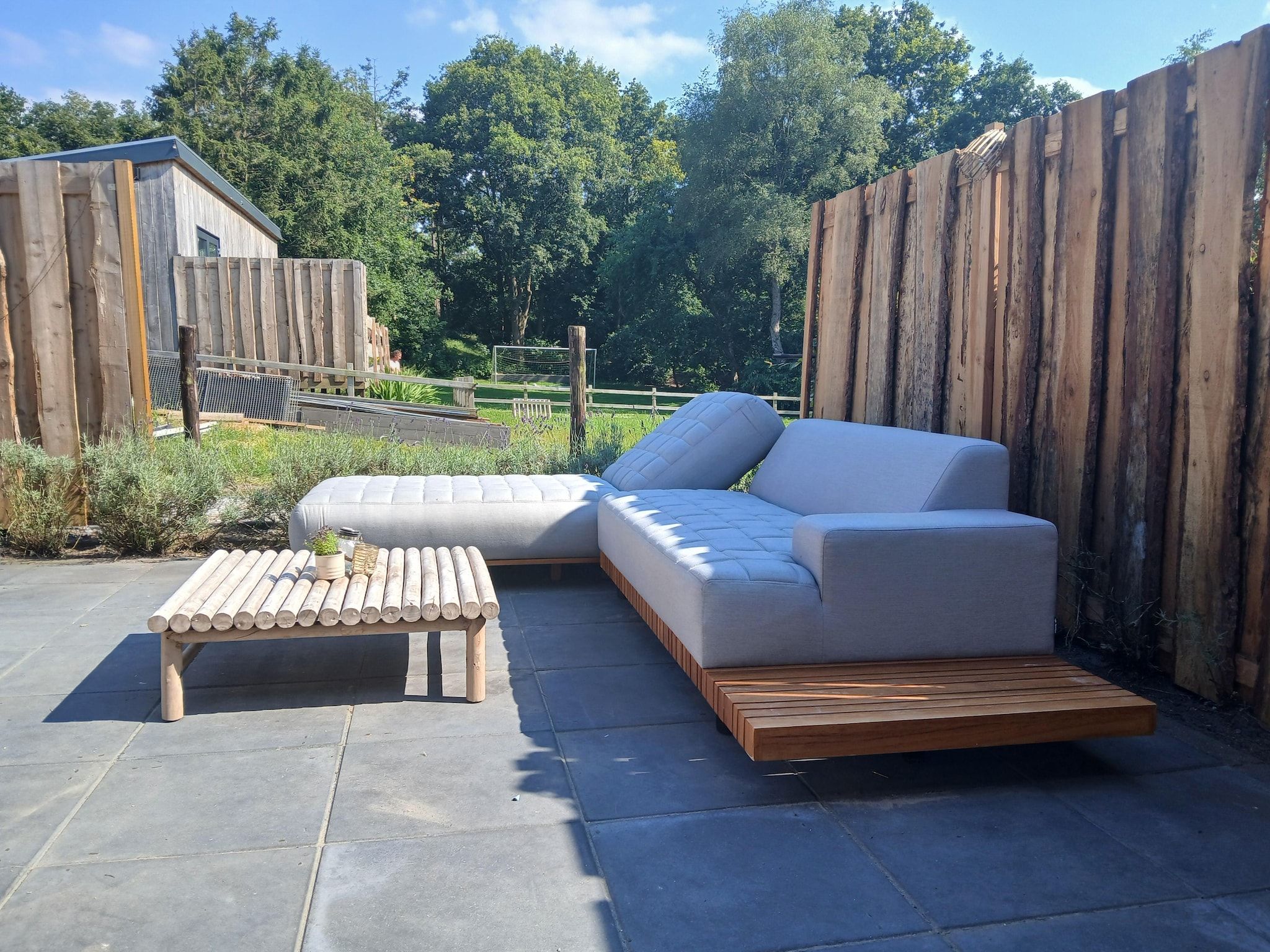 De tuin van Luxe vakantiehuis Veluwe met Wellness in Veluwe