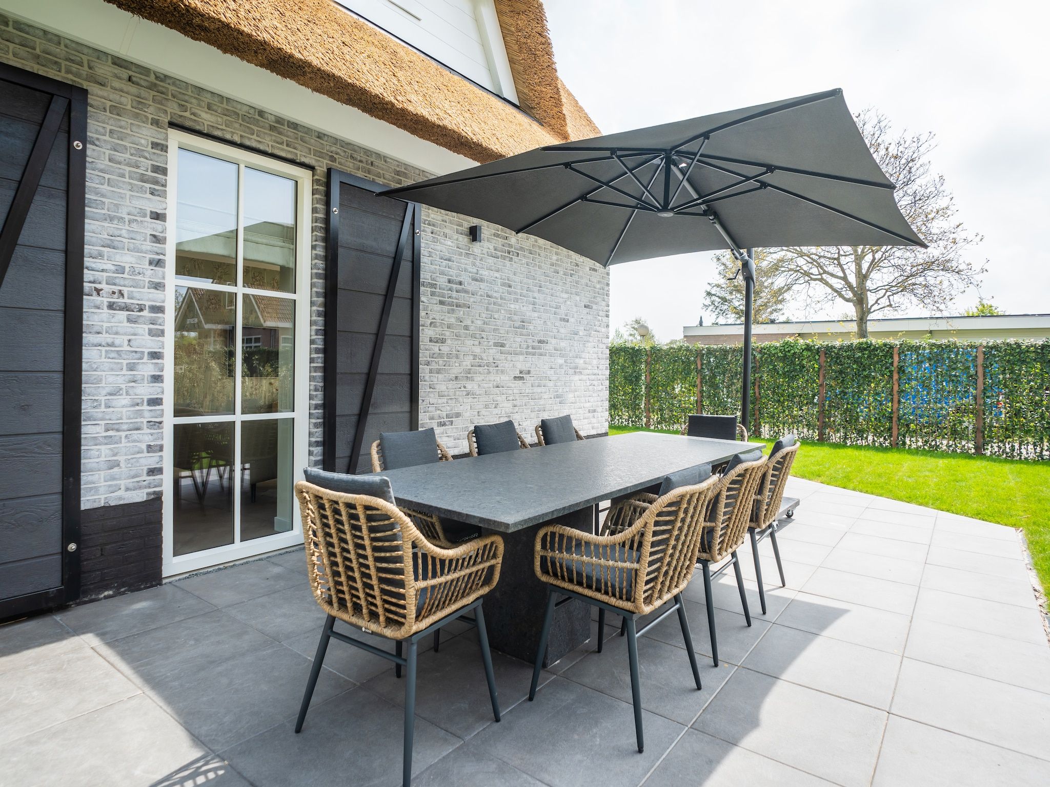 Het terras van So What 25a in De Koog