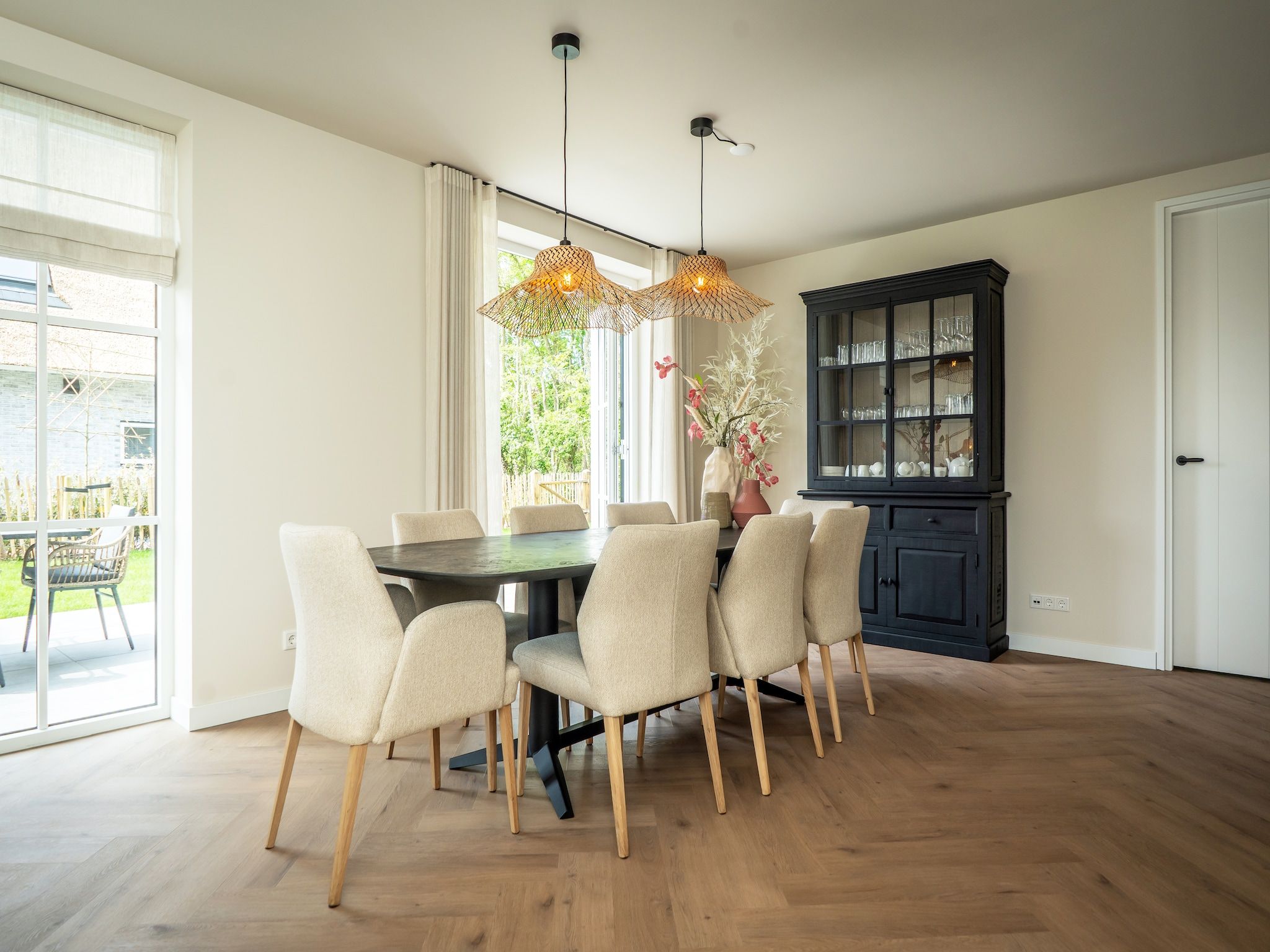 De eetkamer van So What 25a in De Koog