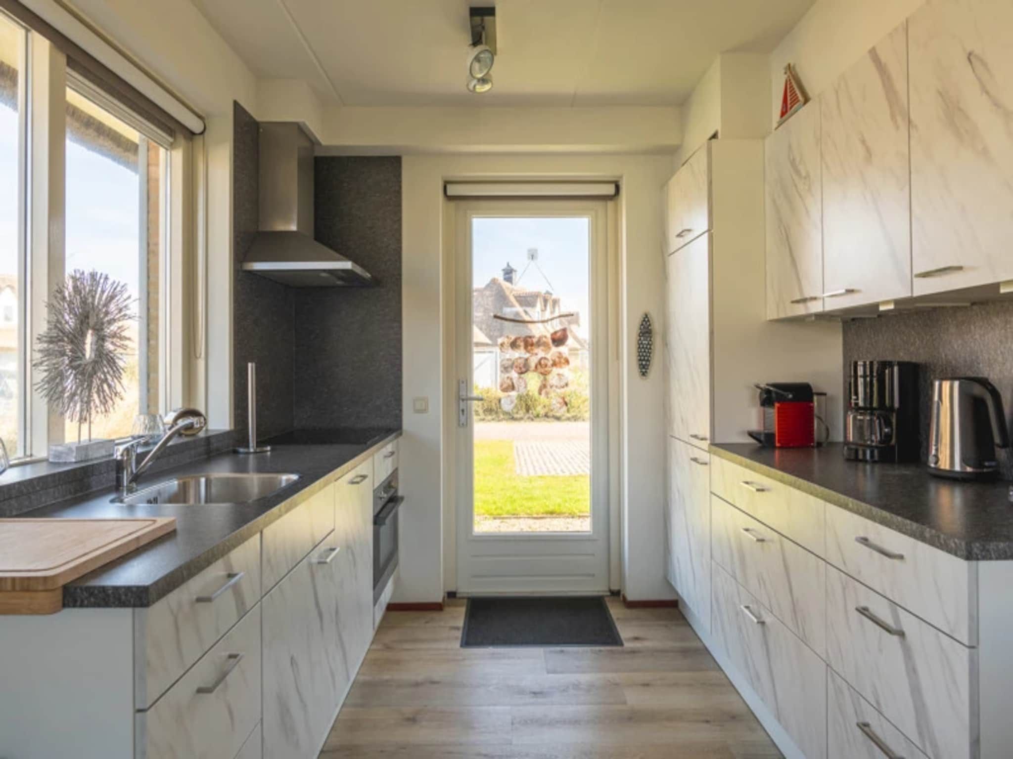 De keuken van Vakantiepark Duynzicht 3 in Julianadorp aan zee