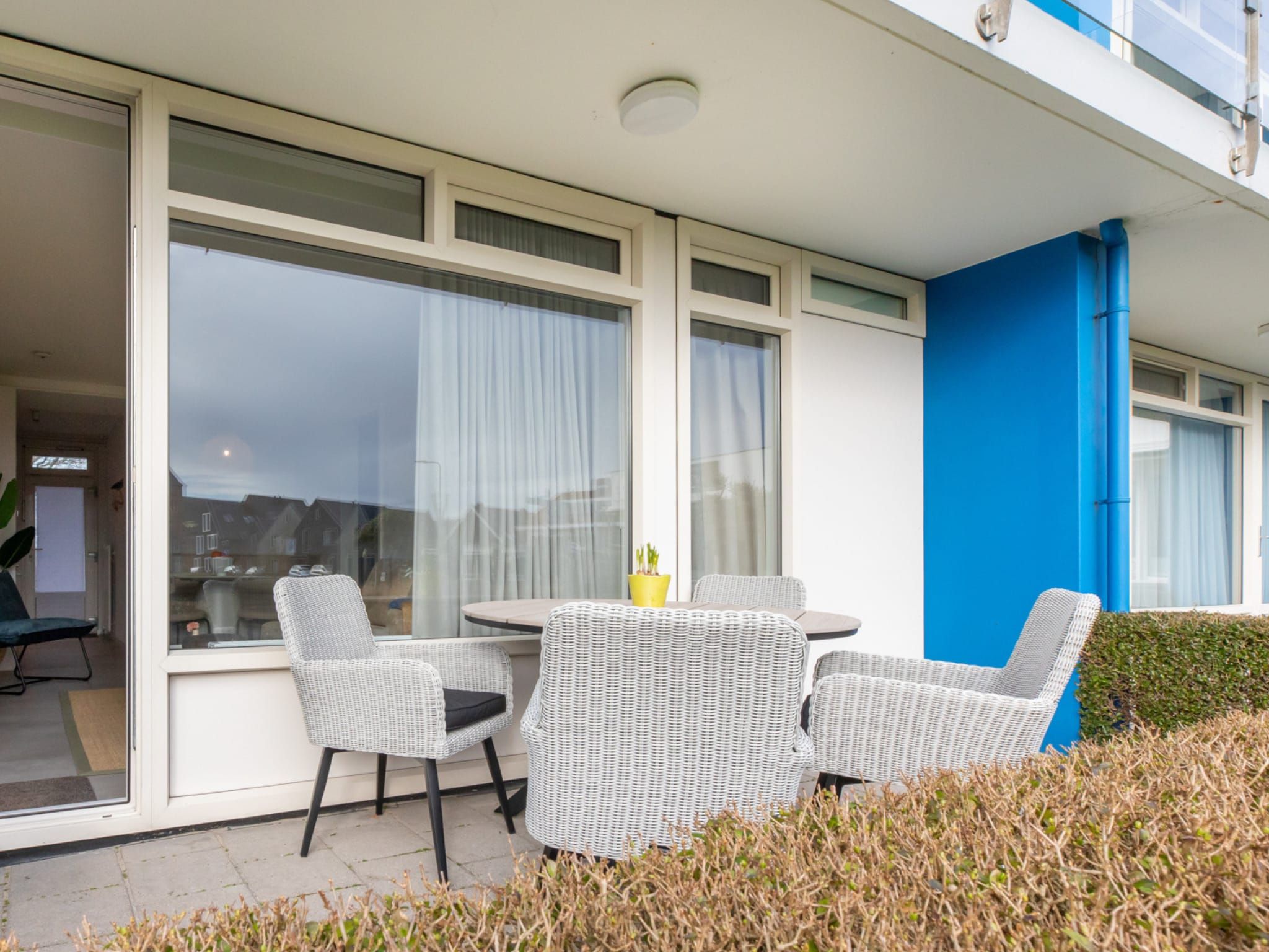 Het terras van Nieuwstraat 1  Zoutelande 'Kurhaus - 2 in Zoutelande