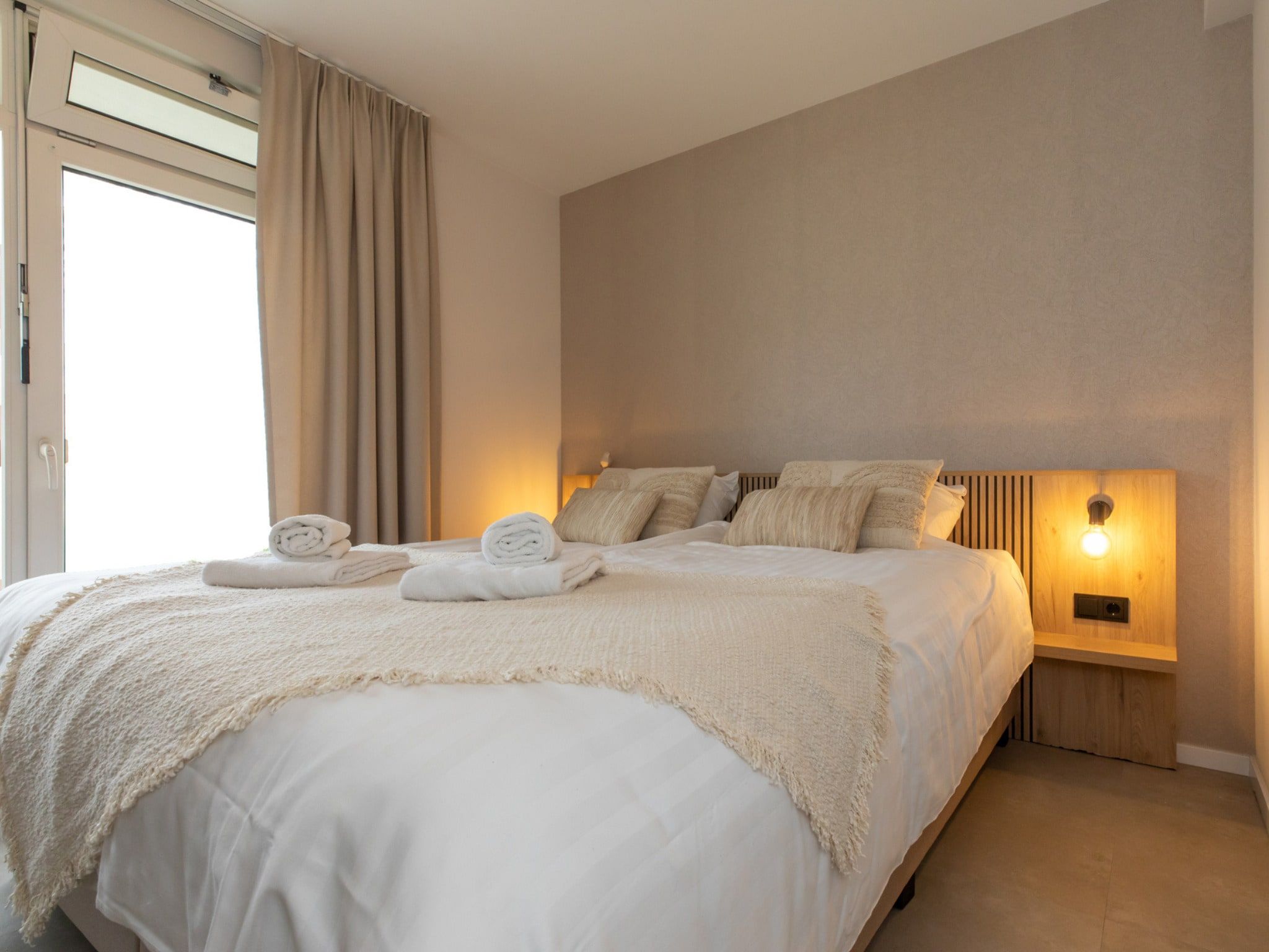 Een slaapkamer van Nieuwstraat 1  Zoutelande 'Kurhaus - 4 met sauna in Zoutelande
