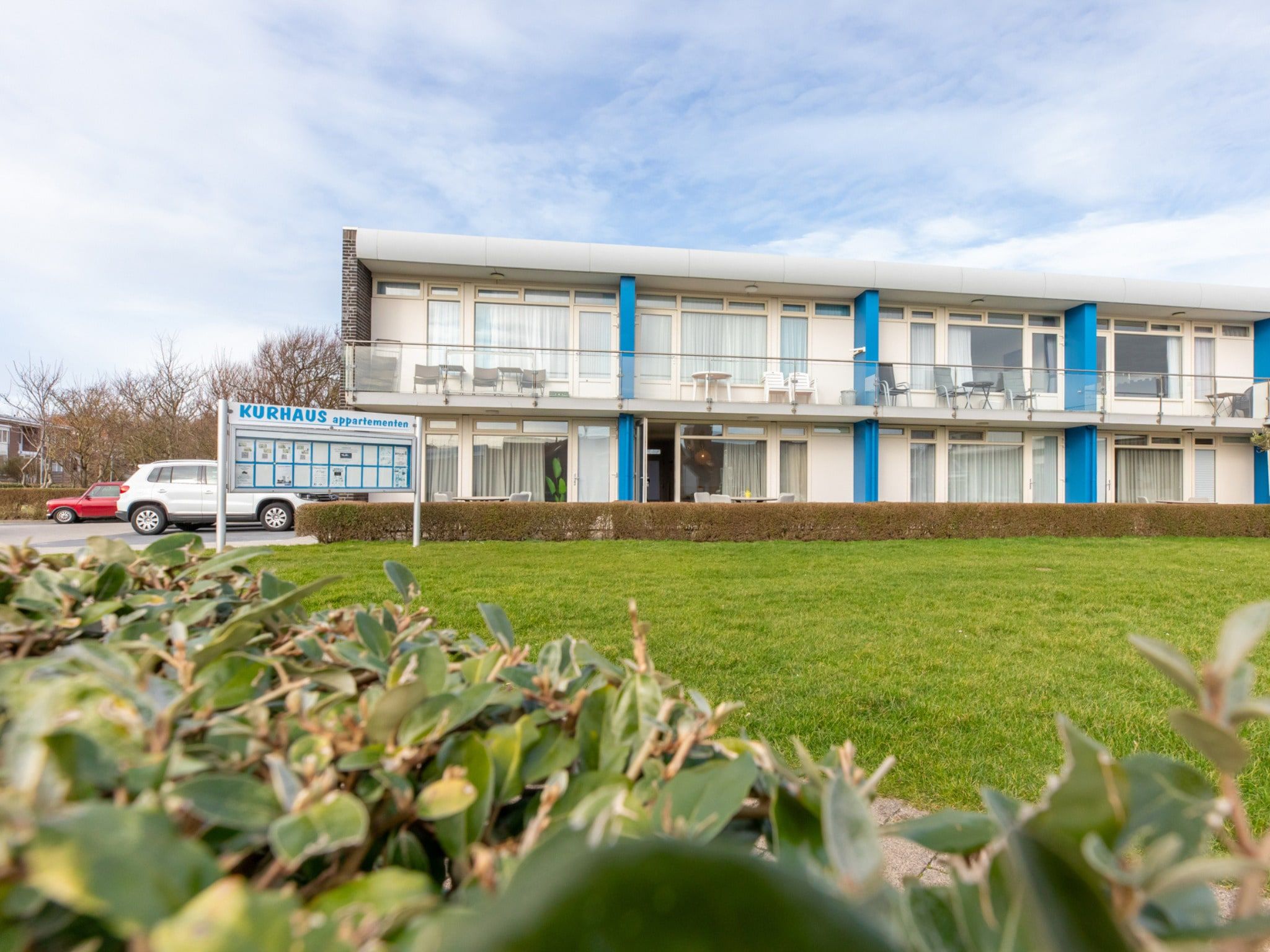 De buitenkant van Nieuwstraat 1  Zoutelande 'Kurhaus - 4 met sauna in Zoutelande