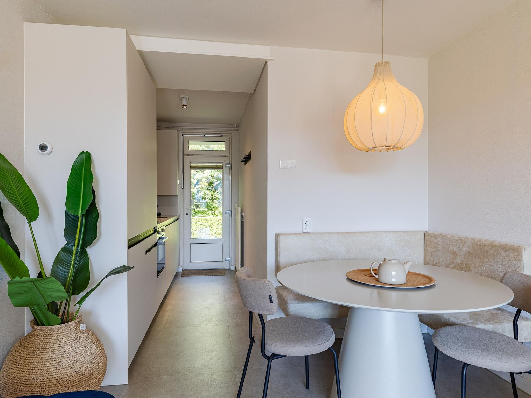 De eetkamer van Nieuwstraat 1  Zoutelande 'Kurhaus - 4 met sauna in Zoutelande