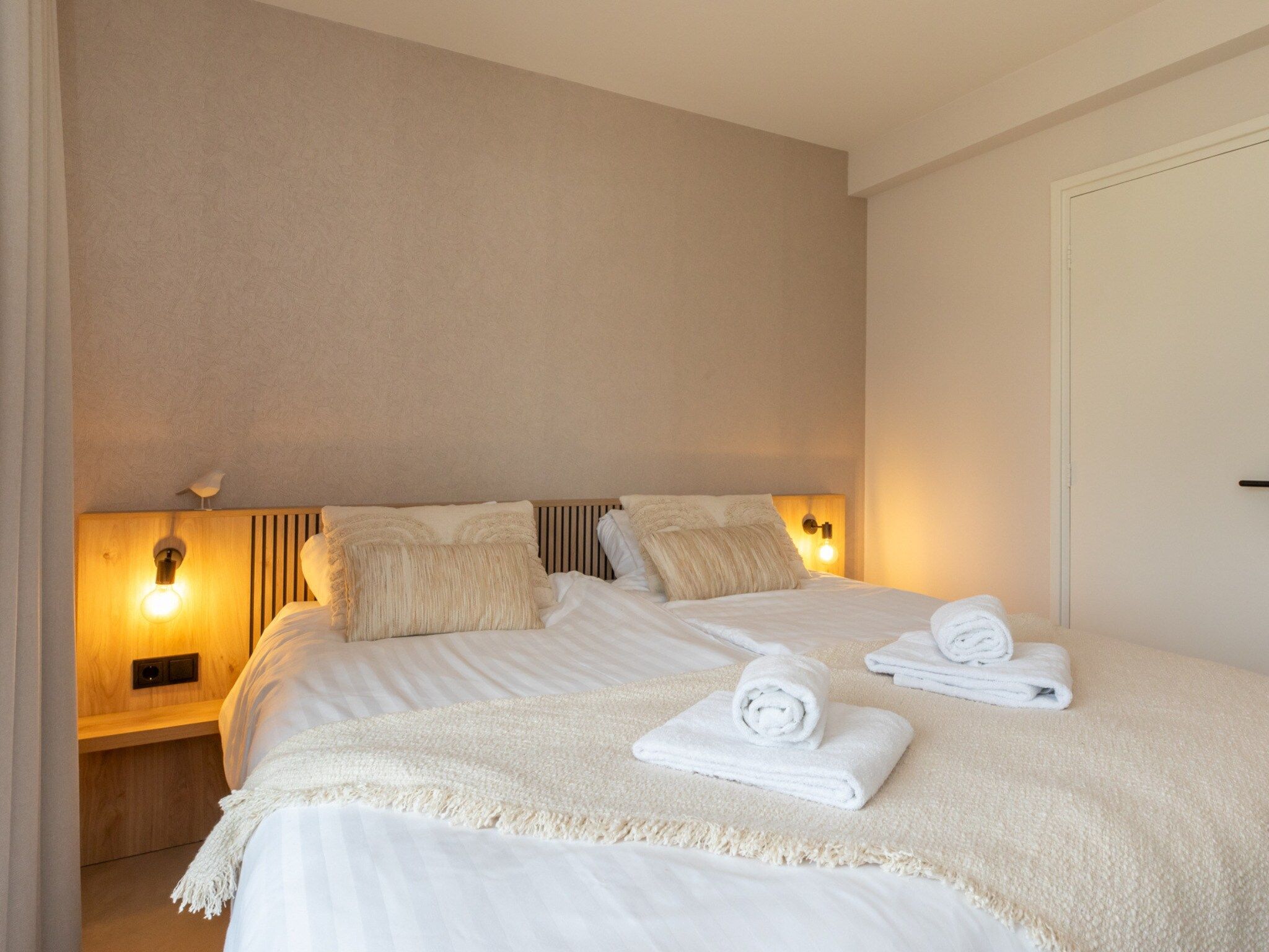 Een slaapkamer van Nieuwstraat 1  Zoutelande 'Kurhaus - 14 met sauna in Zoutelande