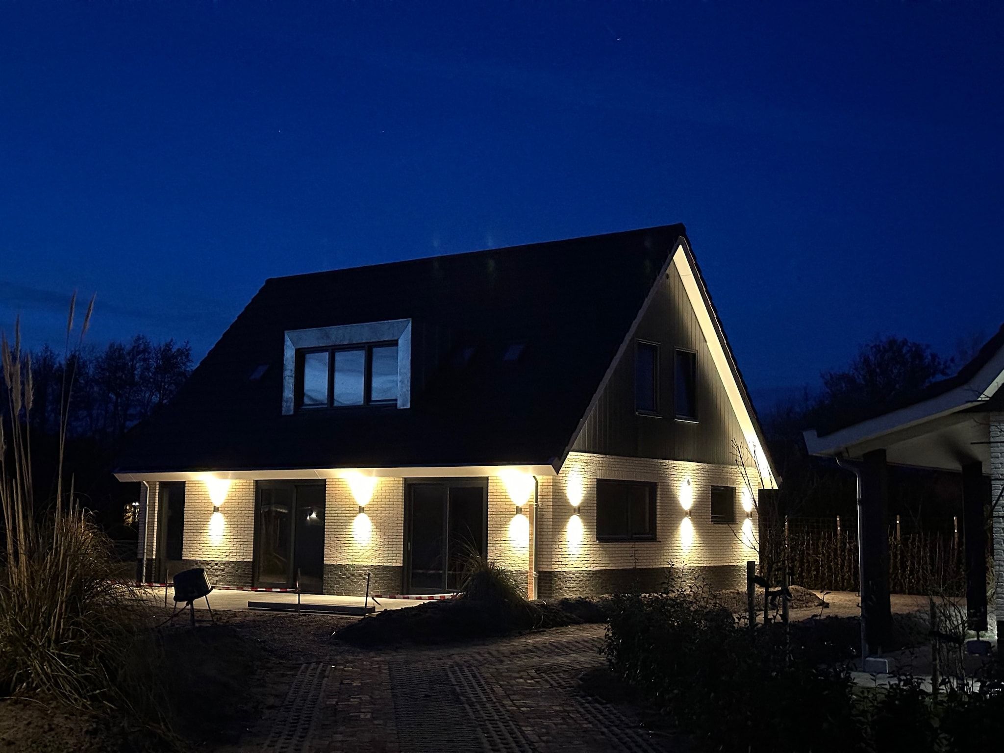 De buitenkant van Vakantiepark 't Eibernest Texel 8 in De Cocksdorp