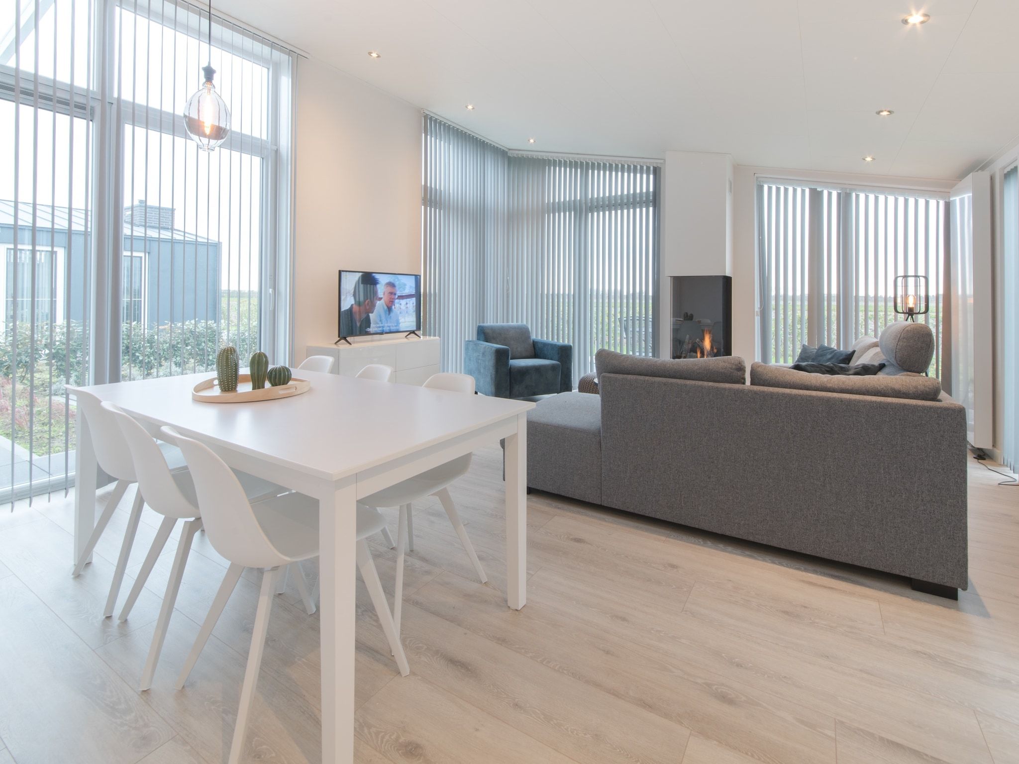 De woonkamer van Water Resort Oosterschelde 45 in Wemeldinge