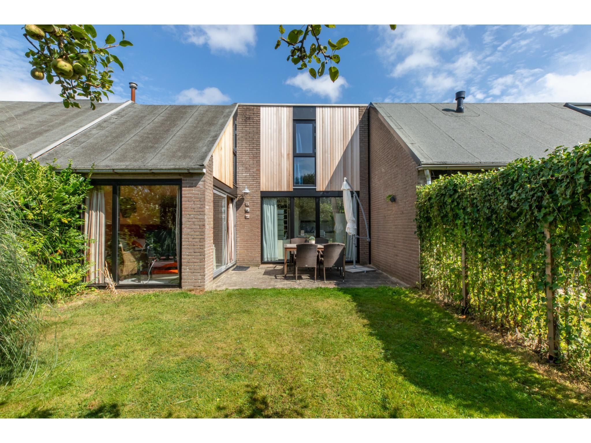 De buitenkant van De Haaijmanweg 5  Burgh Haamstede 'Huisje 86' in Burgh-Haamstede