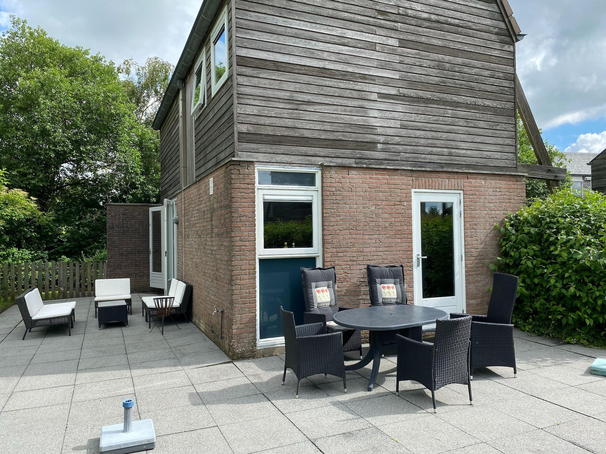 Het terras van Yné Lijte 68 in Grou