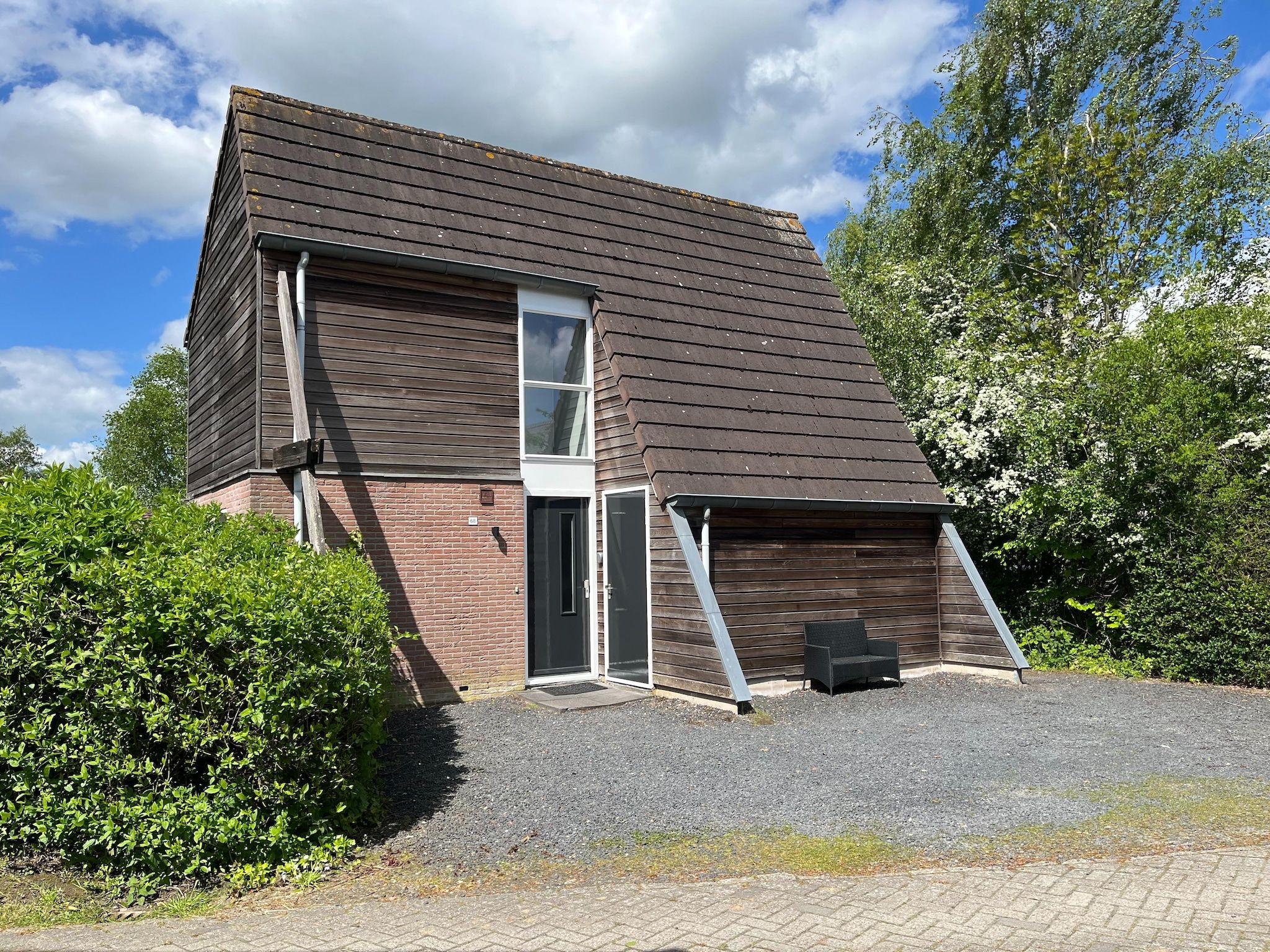 De buitenkant van Yné Lijte 68 in Grou