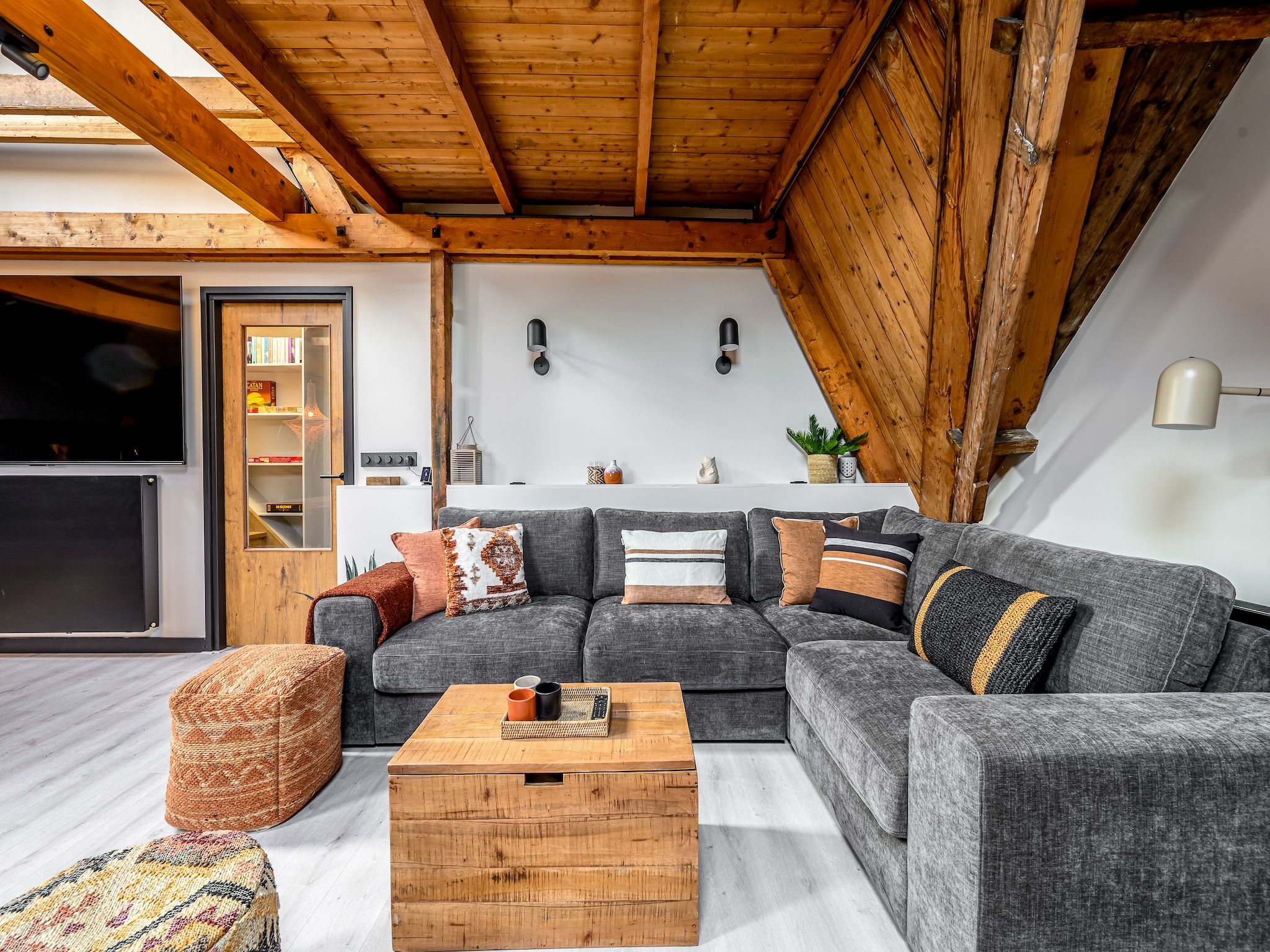 De woonkamer van Loft Loopuyt in Julianadorp