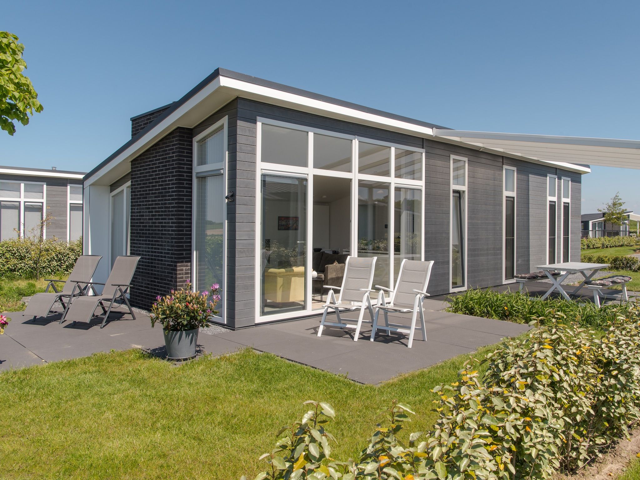 De buitenkant van Water Resort Oosterschelde 47A in Wemeldinge